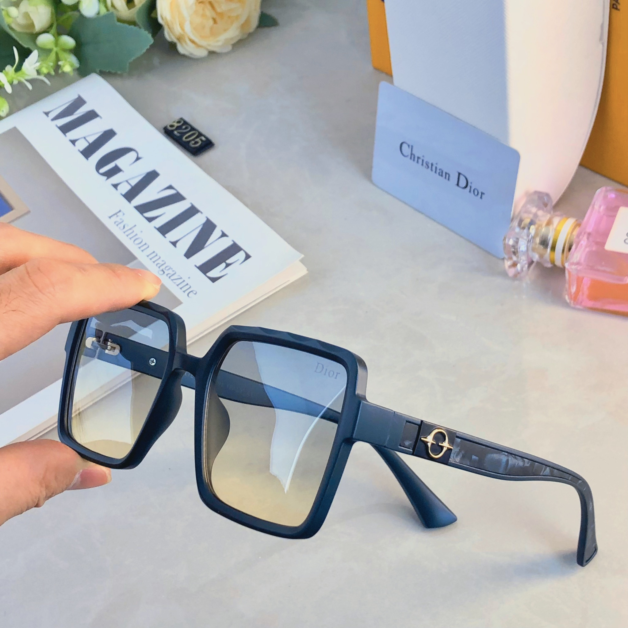 。。Dio*2026年时尚方框感潮流穿搭墨镜户外街拍出片防紫外线太阳镜