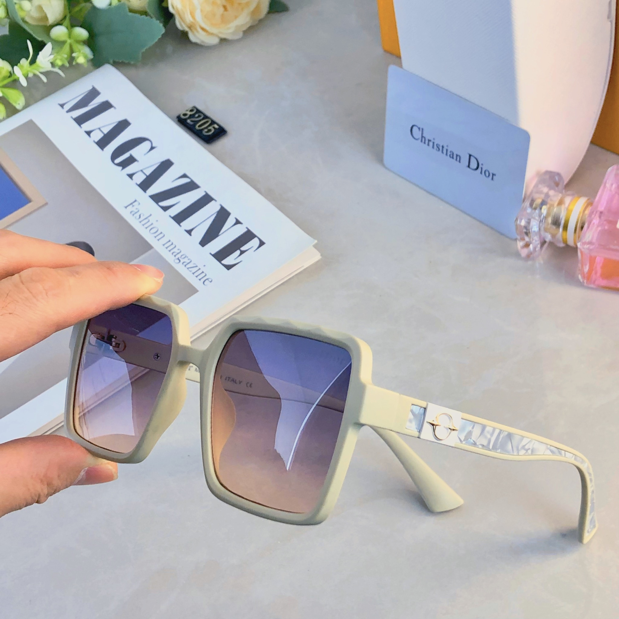 。。Dio*2026年时尚方框感潮流穿搭墨镜户外街拍出片防紫外线太阳镜