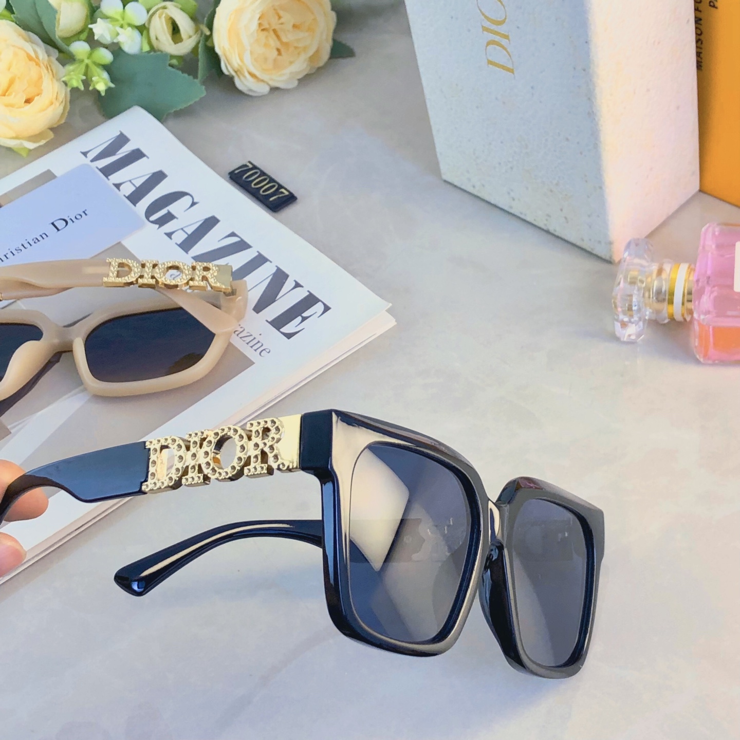 。。Dio*网红墨镜女ins街拍太阳镜时尚防紫外线舒适超酷眼镜2026年新款潮