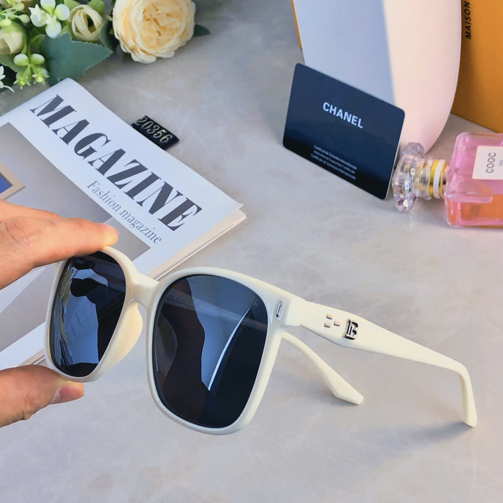 。。Chane*2026春夏高颜值墨镜方形茶色大框显脸小防紫外线太阳眼镜女高级感