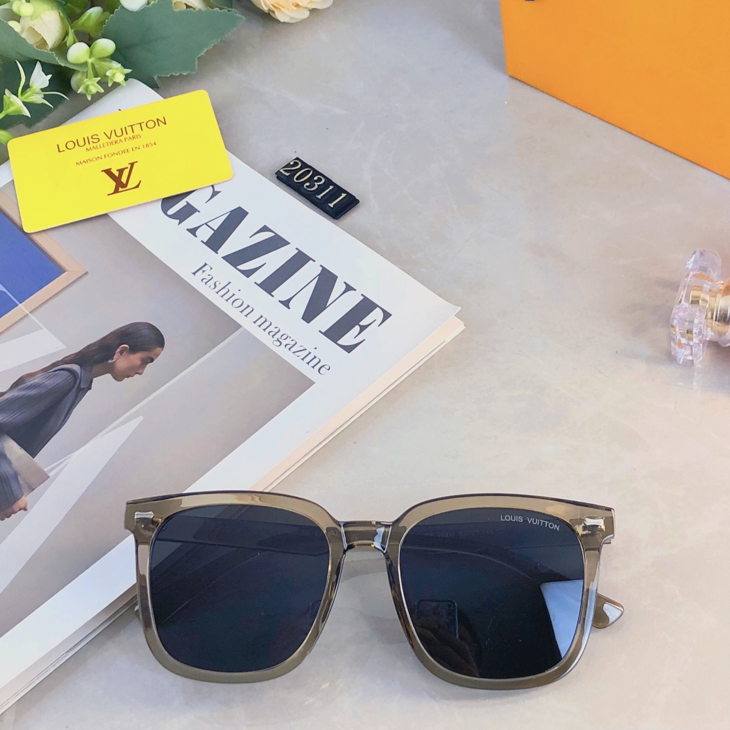 。。Louis vuitto*新款时尚百搭个性潮流街拍太阳眼镜 ins经典复古米钉方形防晒墨镜