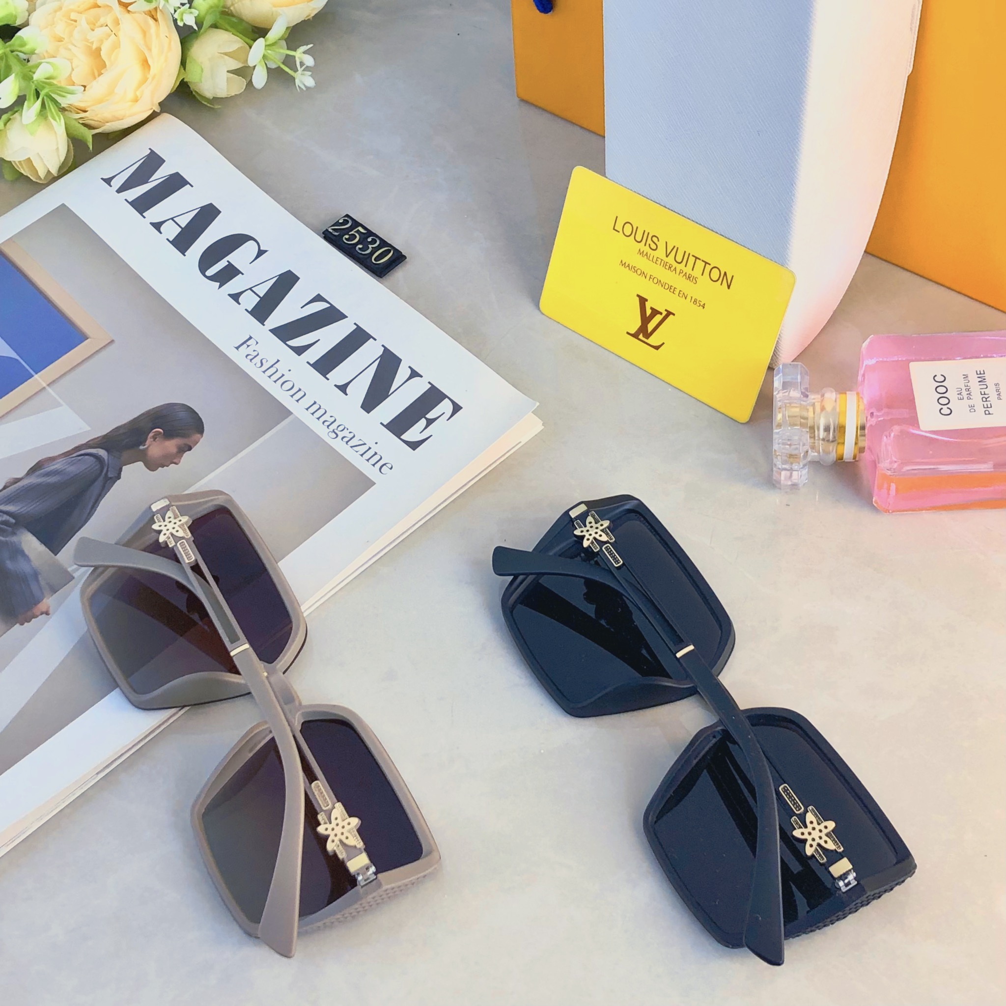 。。Louis vuitto*新款个性方形网红时尚潮流墨镜欧美四叶草高级感防晒