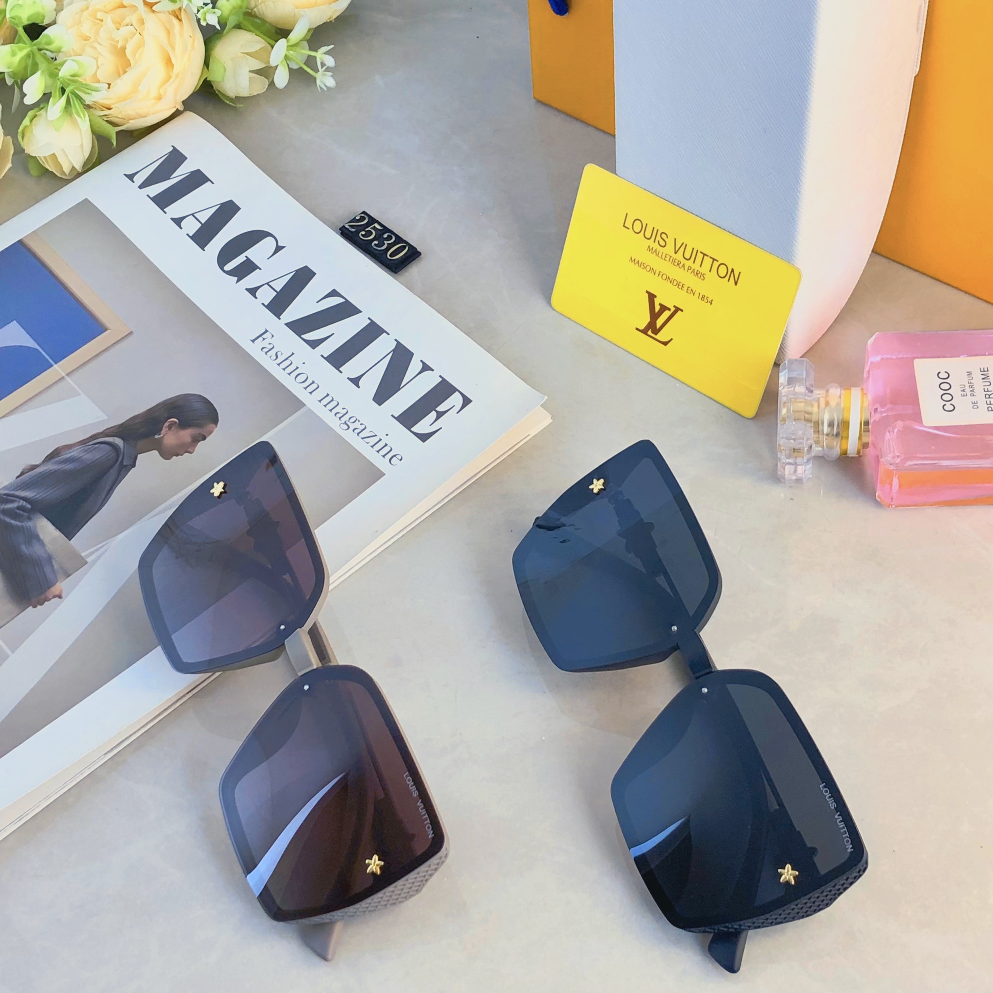 。。Louis vuitto*新款个性方形网红时尚潮流墨镜欧美四叶草高级感防晒
