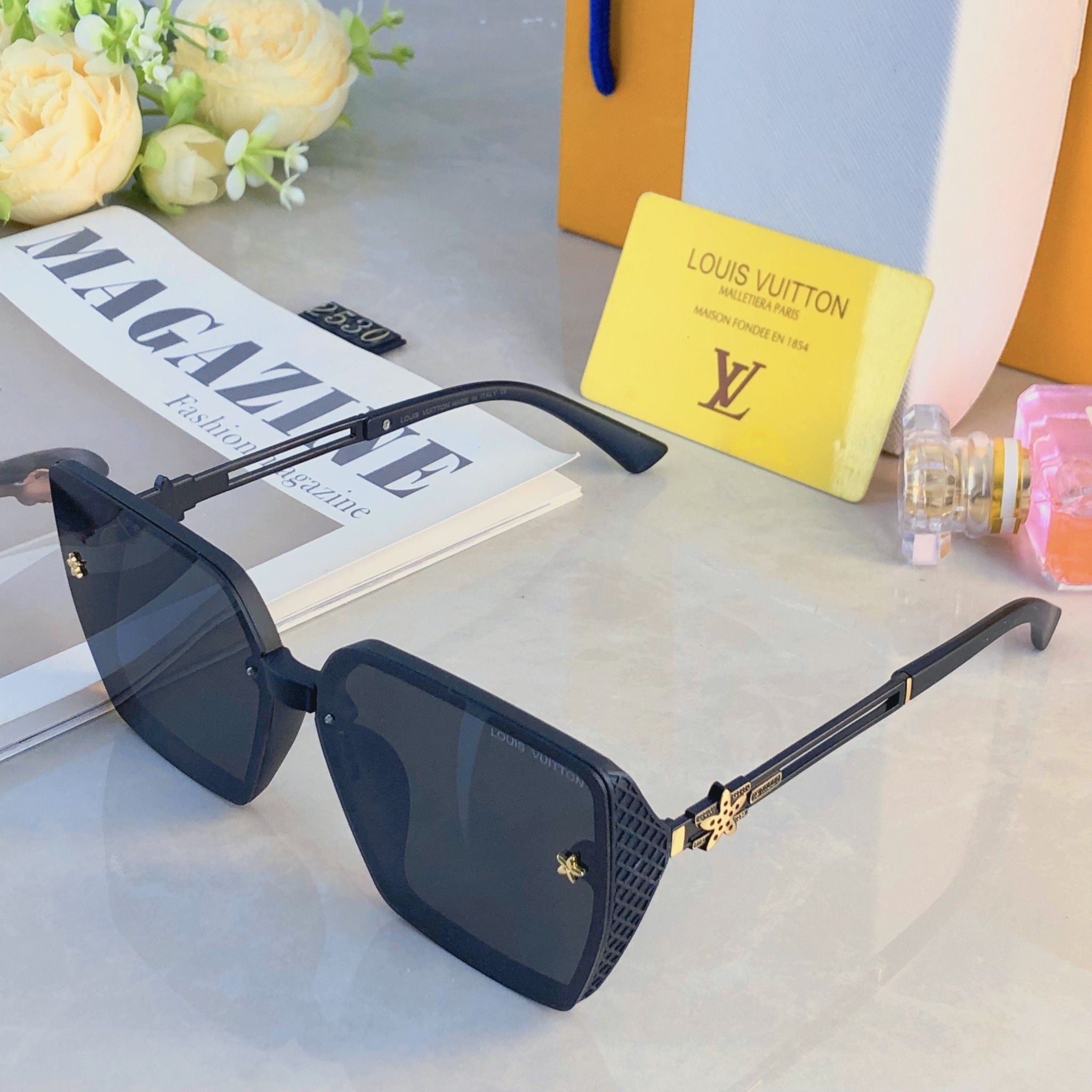。。Louis vuitto*新款个性方形网红时尚潮流墨镜欧美四叶草高级感防晒