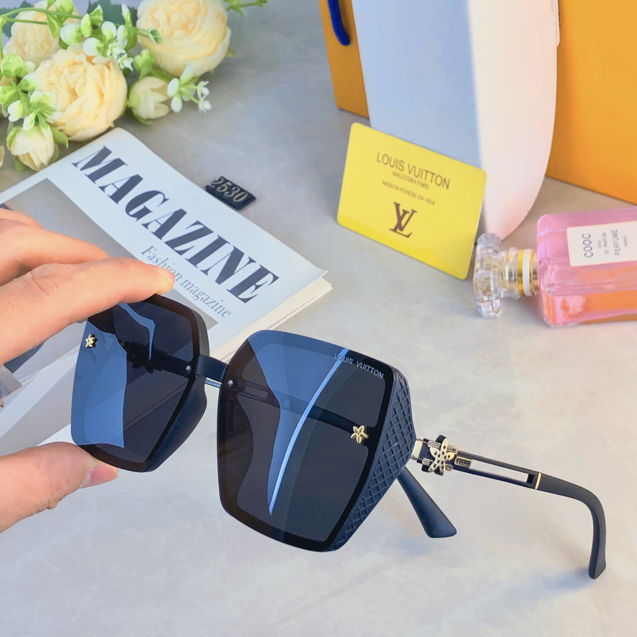 。。Louis vuitto*新款个性方形网红时尚潮流墨镜欧美四叶草高级感防晒
