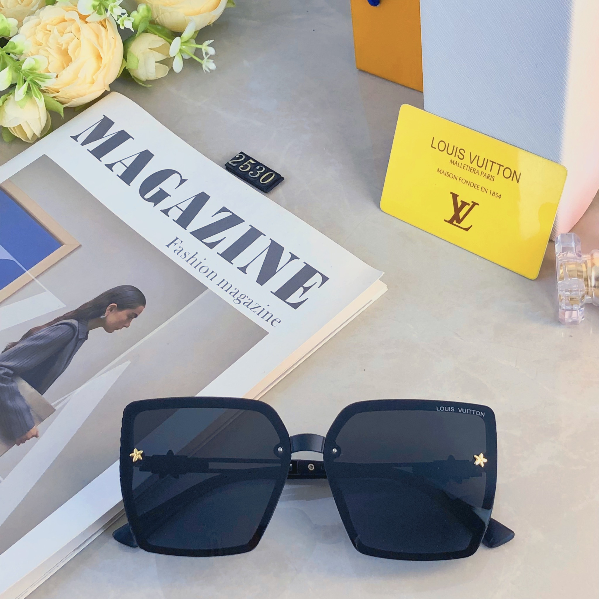 。。Louis vuitto*新款个性方形网红时尚潮流墨镜欧美四叶草高级感防晒