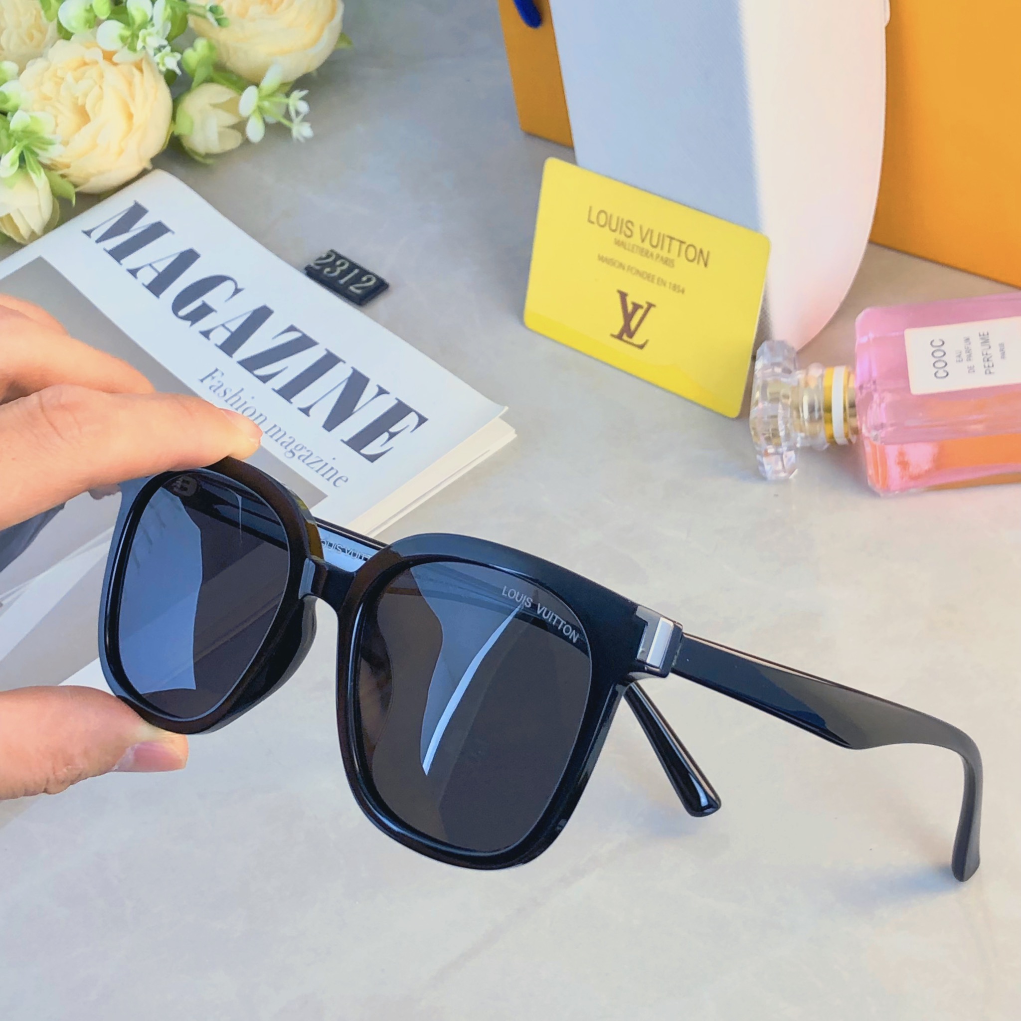 。。Louis vuitto*旅游度假复古经典百搭黑色方形圆脸显瘦太阳镜男网红时髦潮墨镜女