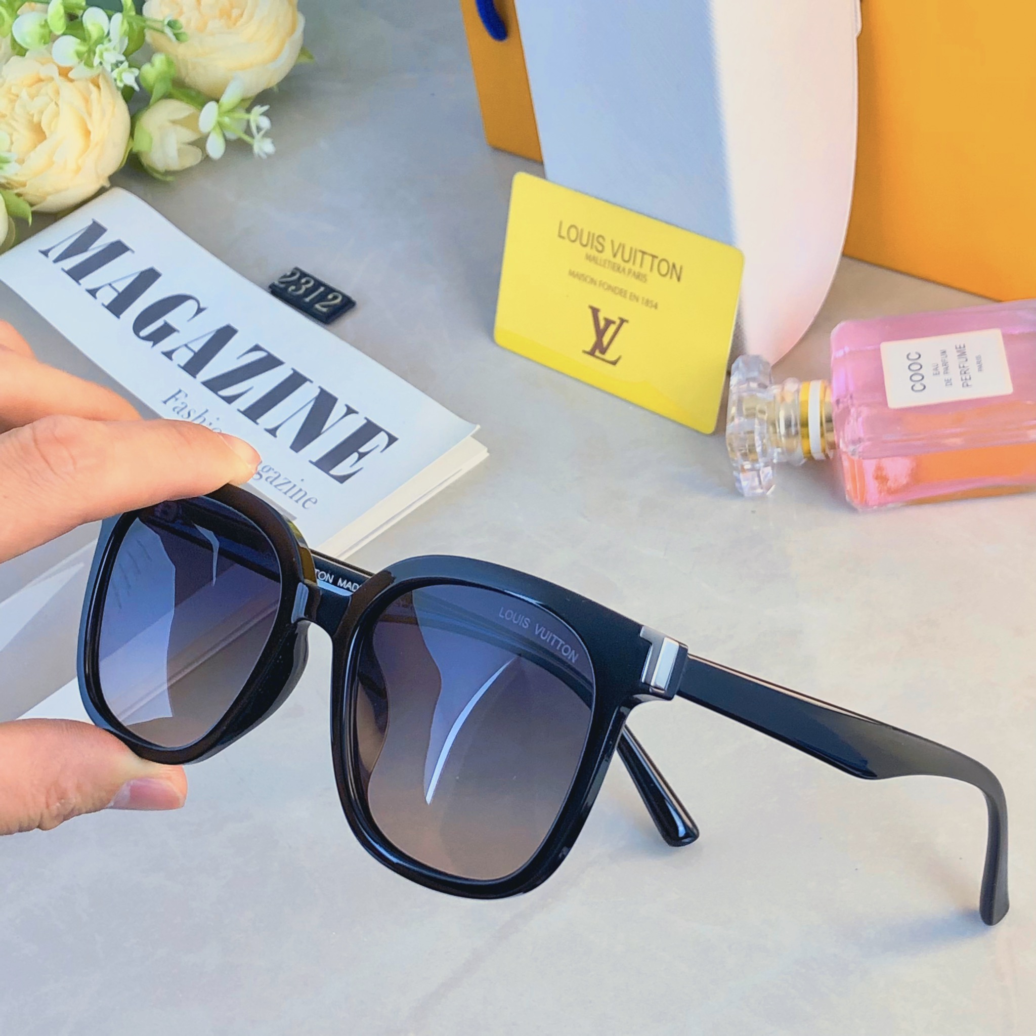 。。Louis vuitto*旅游度假复古经典百搭黑色方形圆脸显瘦太阳镜男网红时髦潮墨镜女