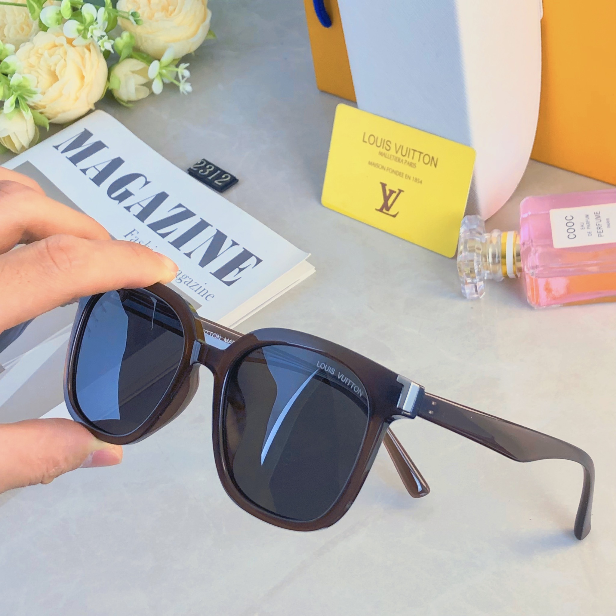 。。Louis vuitto*旅游度假复古经典百搭黑色方形圆脸显瘦太阳镜男网红时髦潮墨镜女