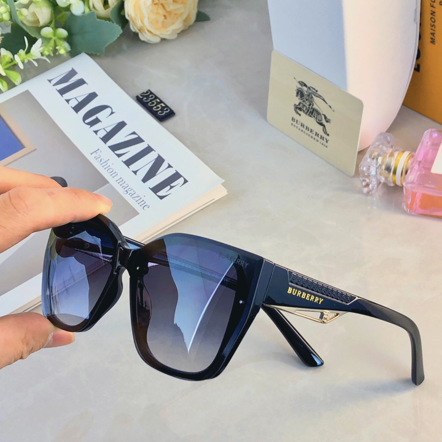 。。Burberr*新款气质太阳镜时尚大框网红款百搭太阳眼镜