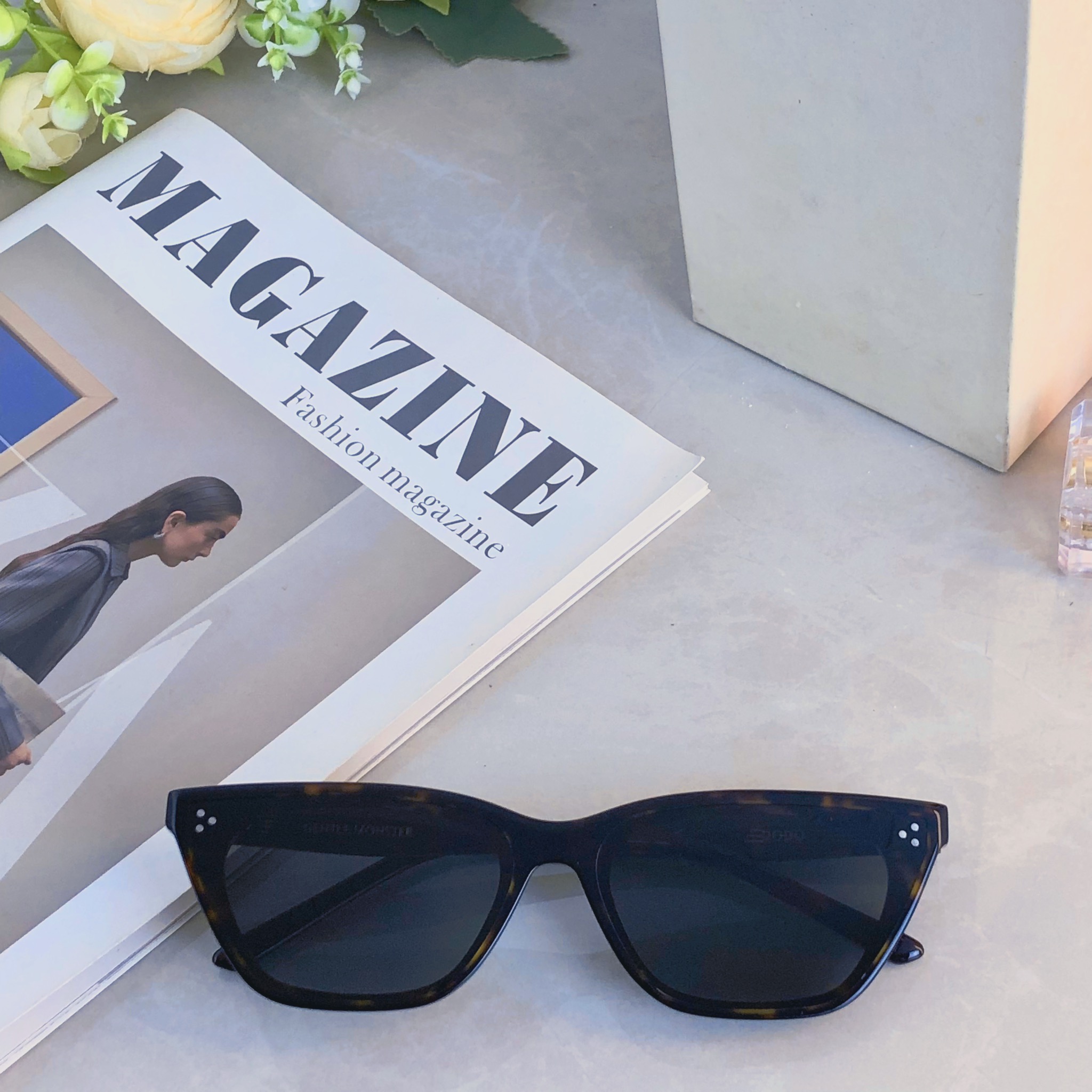 。。钟楚曦同款墨镜女士2026高级感复古猫眼防紫外线百搭太阳眼镜男