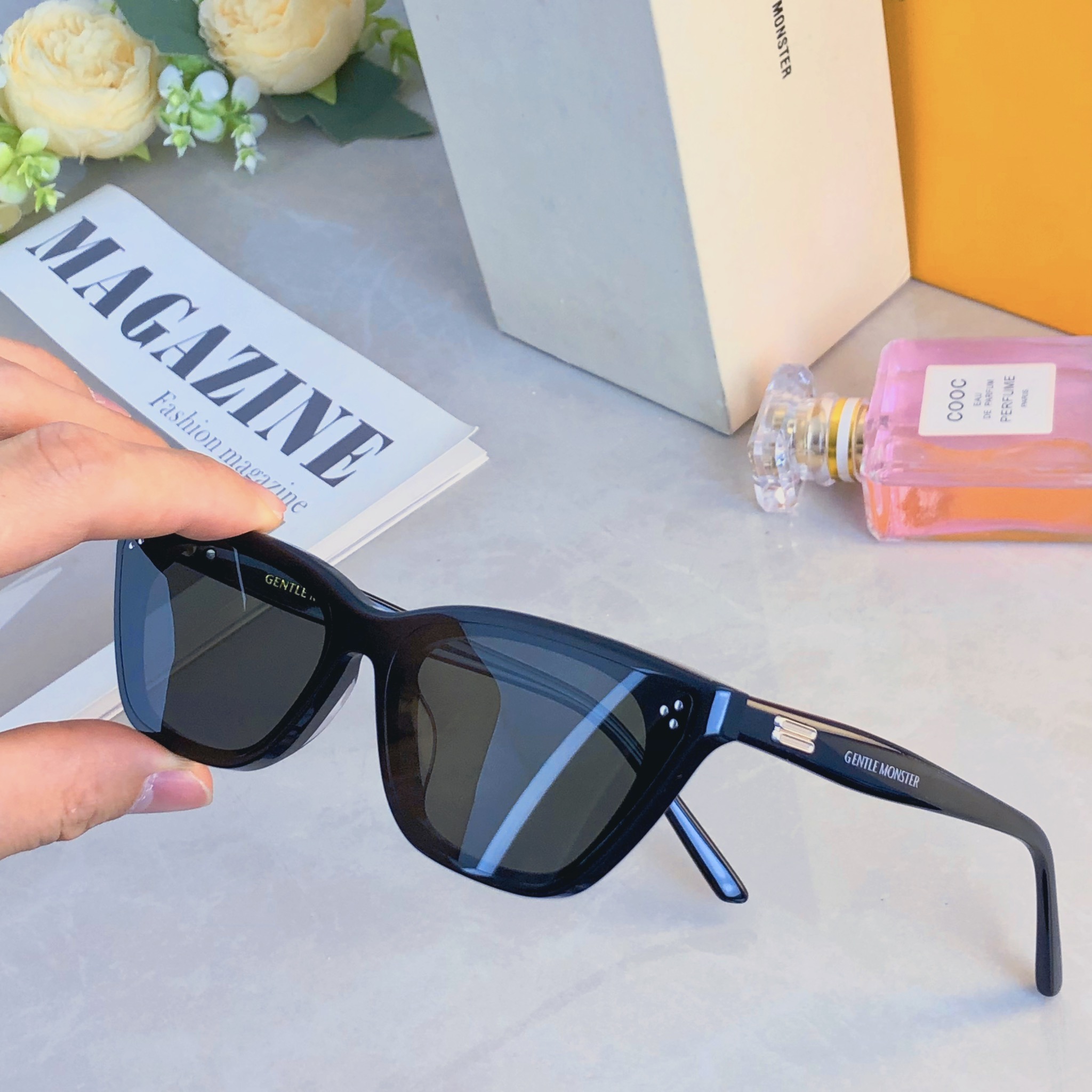 。。钟楚曦同款墨镜女士2026高级感复古猫眼防紫外线百搭太阳眼镜男