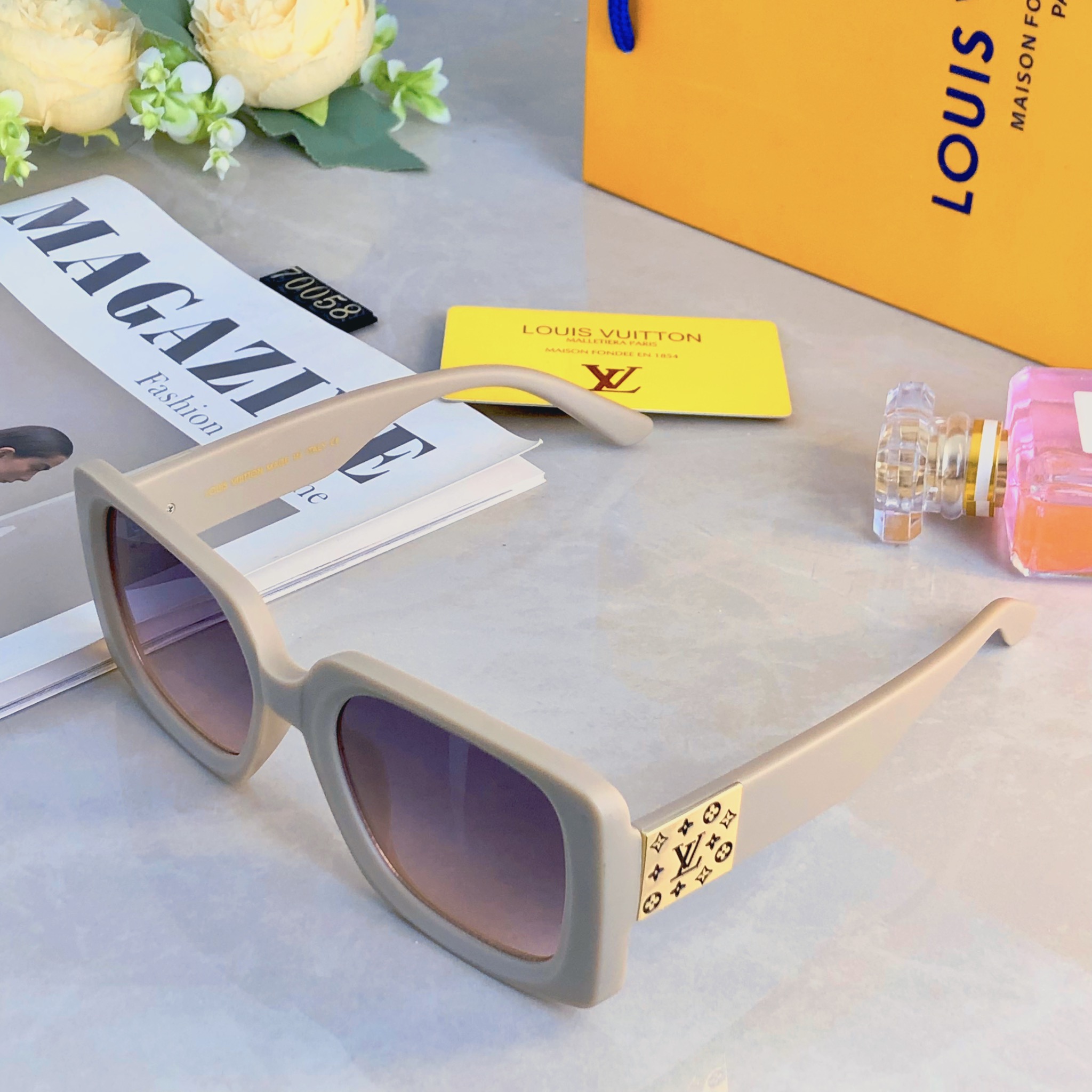 。。Louis vuitto*墨镜女辣妹显瘦防紫外线高级感百搭复古方框欧美潮牌太阳眼镜