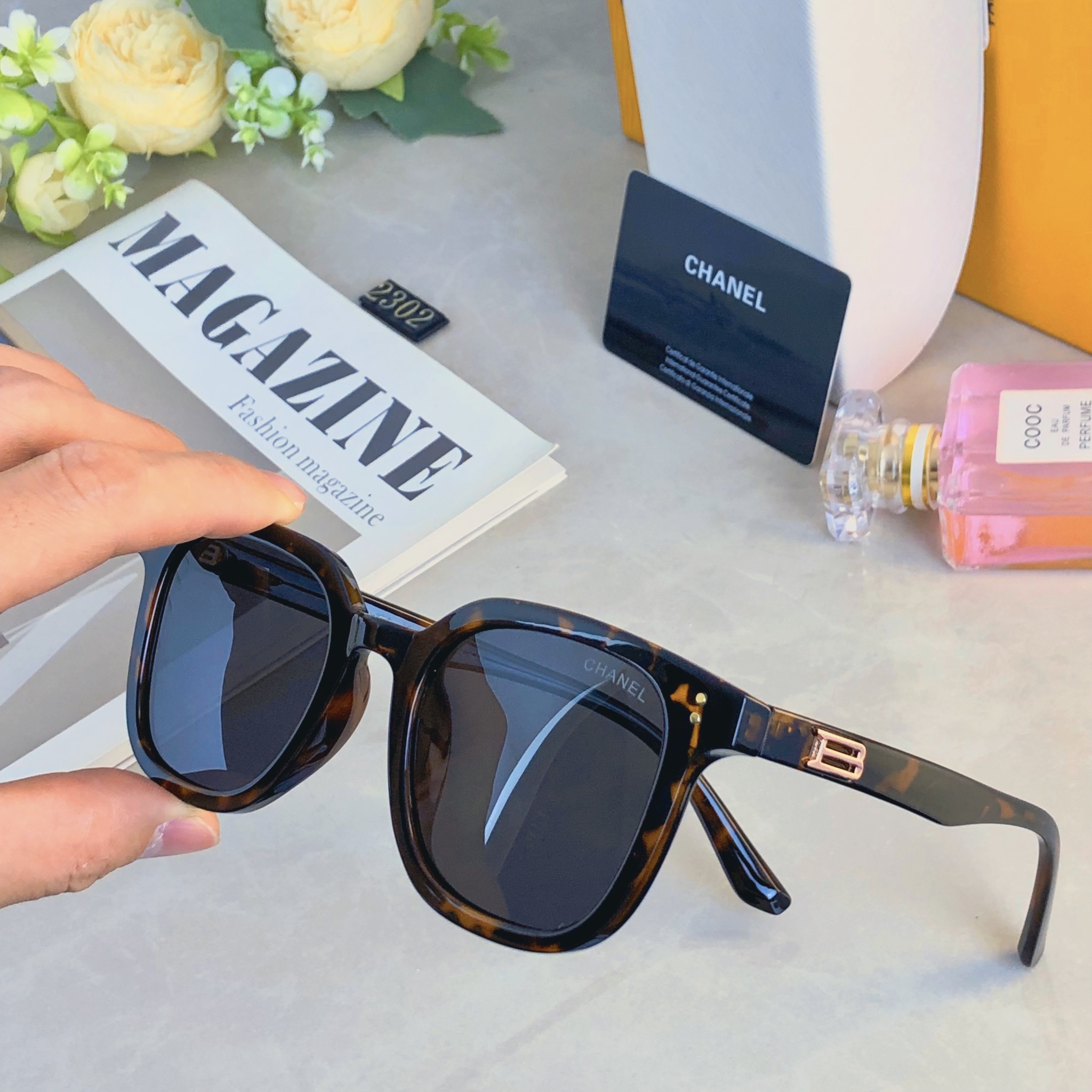 。。Chane*韩版方形茶色小脸小框墨镜女时髦辣妹ins防紫外线遮阳太阳眼镜男