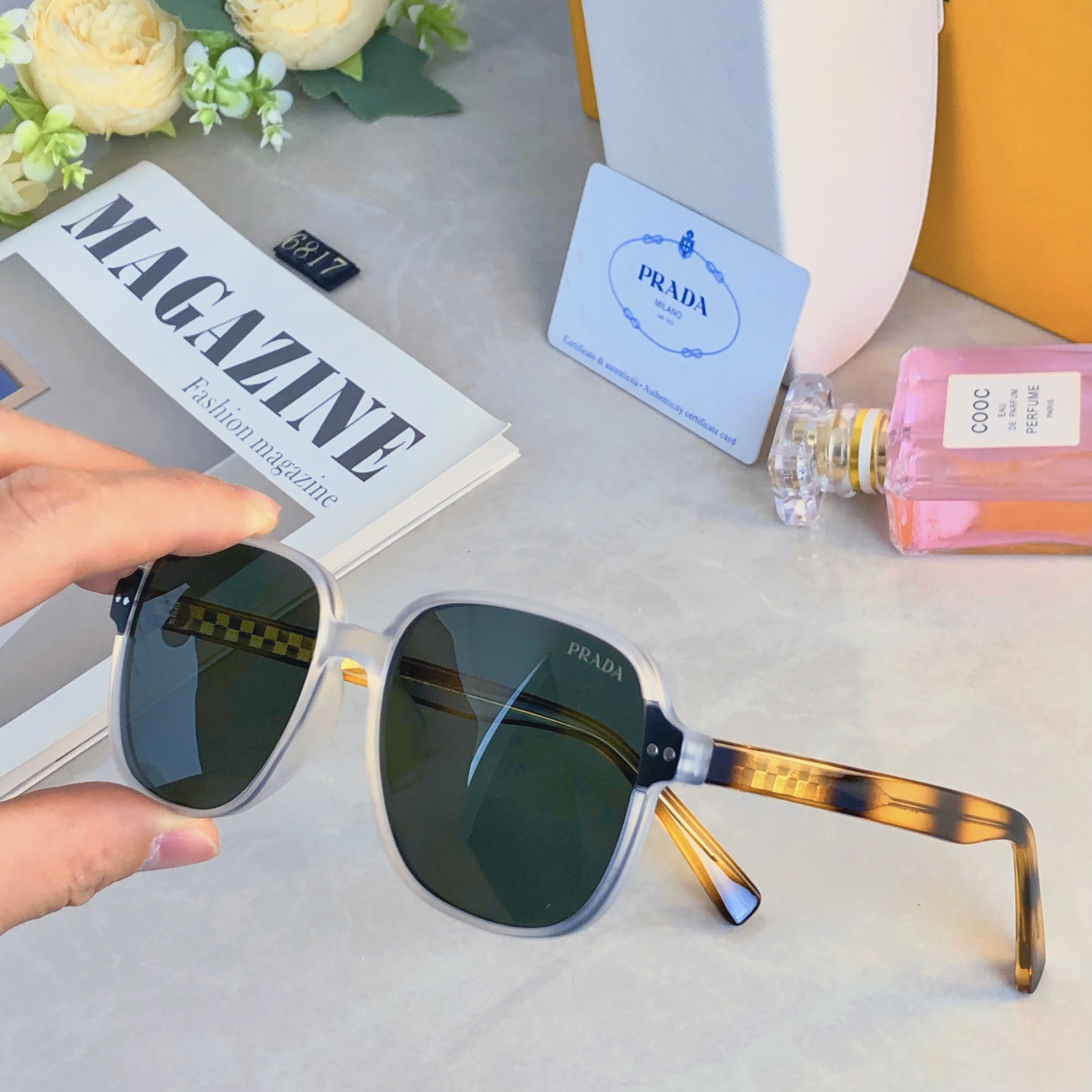 。。Prad*韩版大方框太阳镜2026新款素颜黑色墨镜圆脸显瘦网红旅行度假眼镜