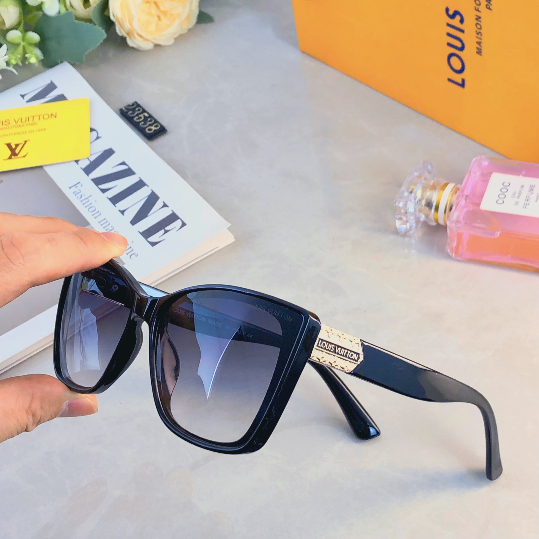 。。Louis vuitto*欧美风ins太阳镜2026新款潮凹造型时尚街拍墨镜
