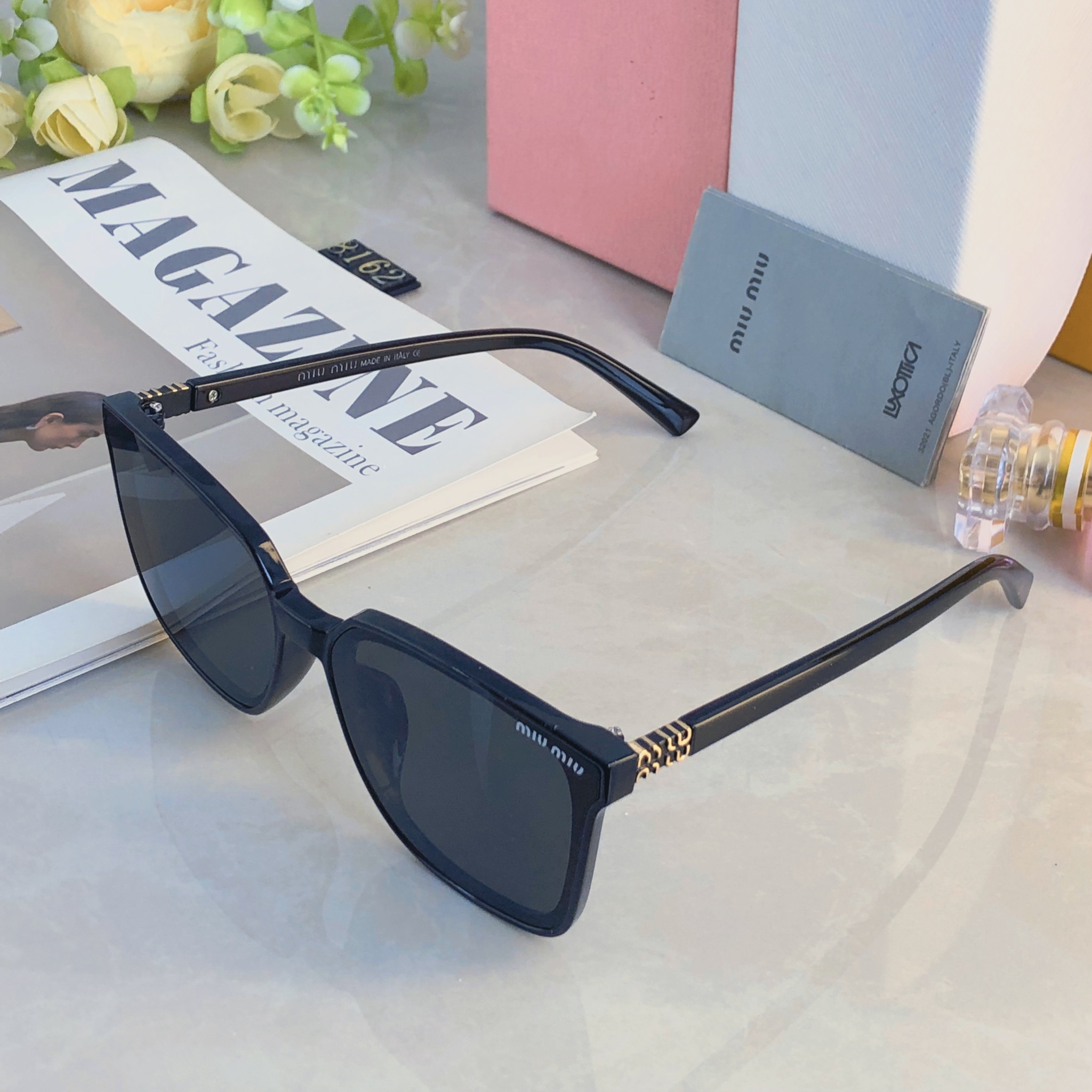 。。miumi*2026新款复古方框显脸小太阳眼镜男女百搭高级感开车防紫外线墨镜