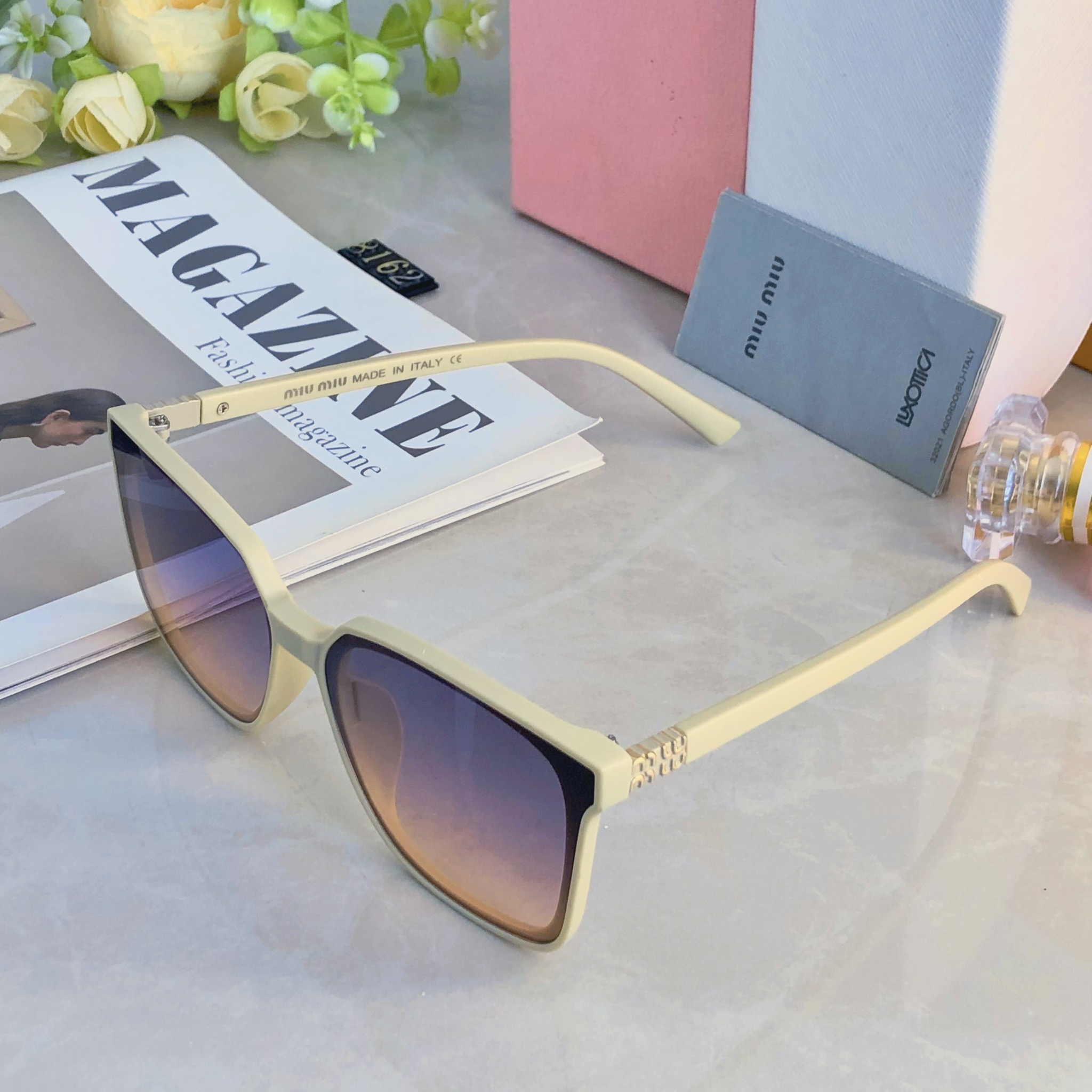 。。miumi*2026新款复古方框显脸小太阳眼镜男女百搭高级感开车防紫外线墨镜