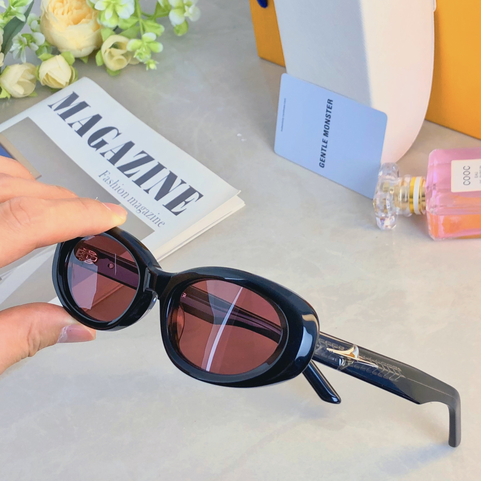 。。墨镜女高级感ins潮2026网红款小框遮阳凹造型防紫外线太阳镜男潮