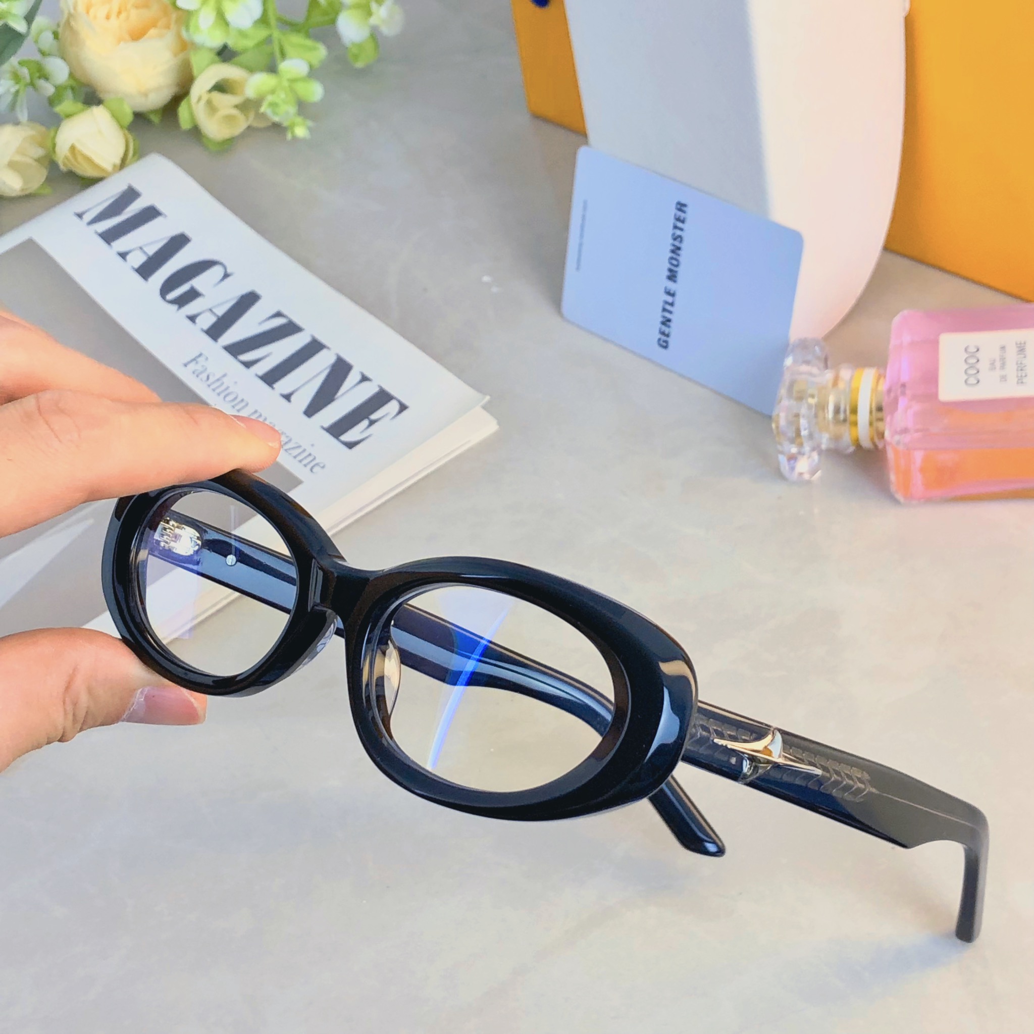 。。墨镜女高级感ins潮2026网红款小框遮阳凹造型防紫外线太阳镜男潮