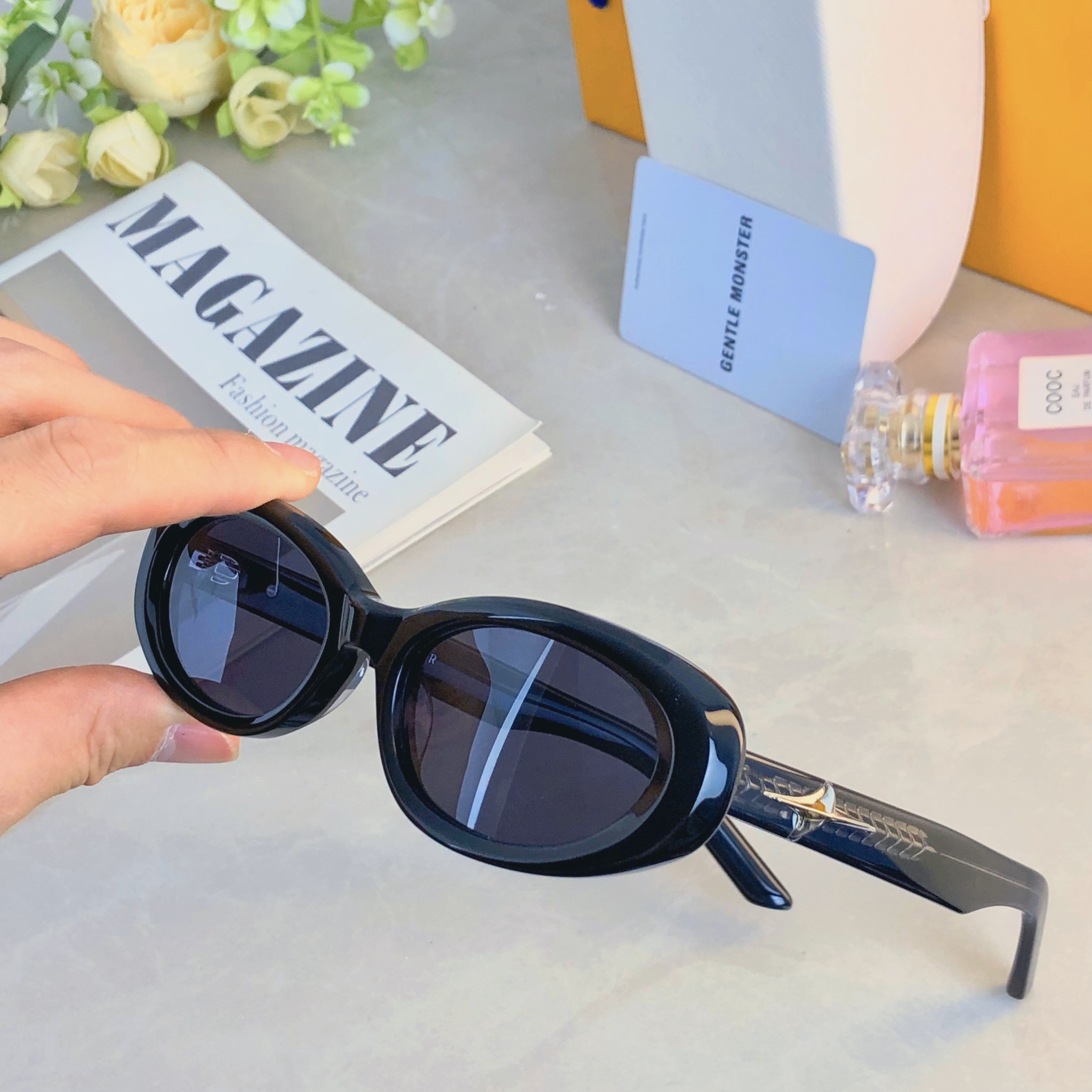 。。墨镜女高级感ins潮2026网红款小框遮阳凹造型防紫外线太阳镜男潮