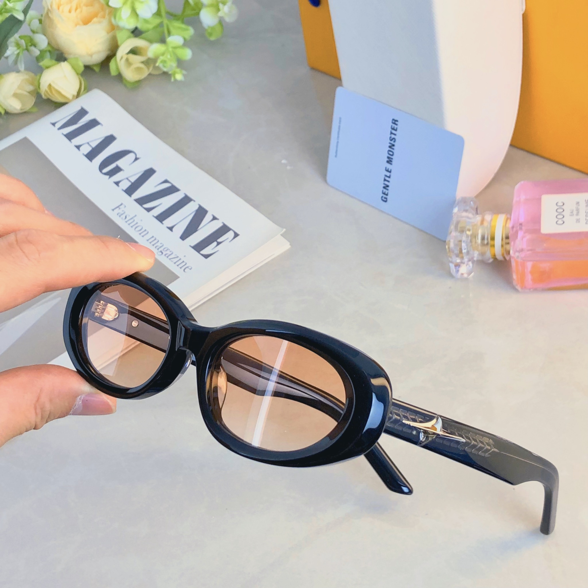 。。墨镜女高级感ins潮2026网红款小框遮阳凹造型防紫外线太阳镜男潮