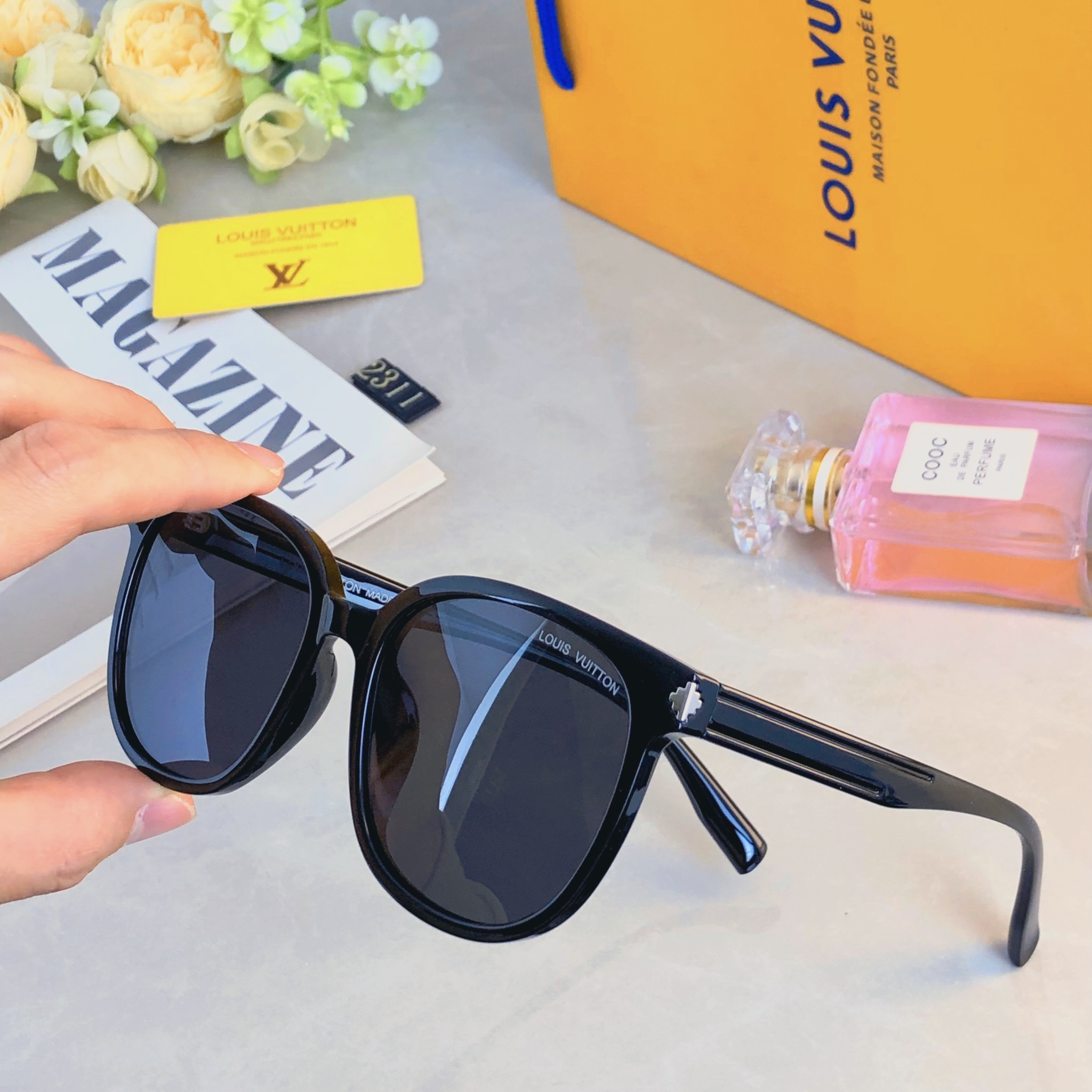 。。Louis vuitto*2026新款韩版ins墨镜女网红款凹造型街拍显脸小百搭太阳镜潮