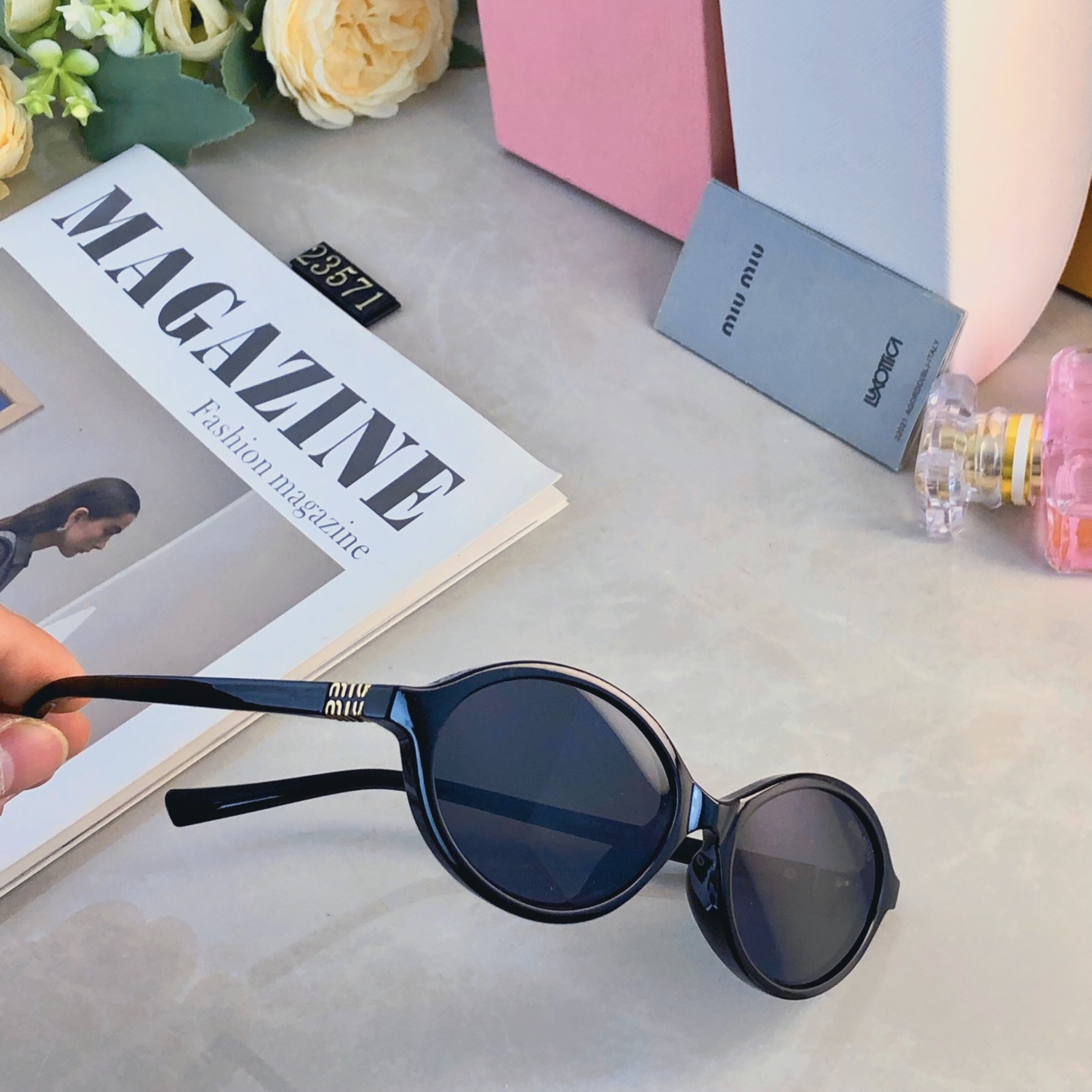 。。miumi*欧美新款小框椭圆形细腿墨镜个性高颜值女太阳镜