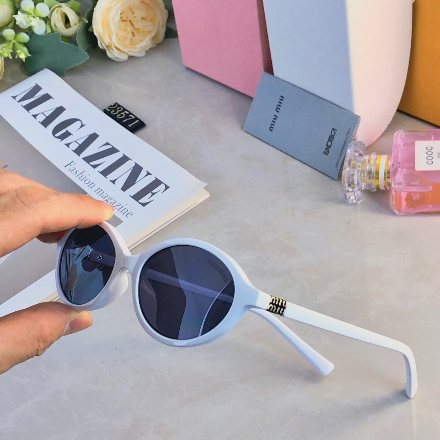 。。miumi*欧美新款小框椭圆形细腿墨镜个性高颜值女太阳镜