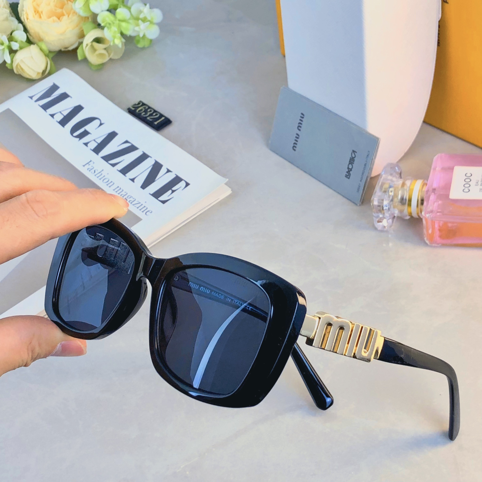 。。miumi*高级感时尚辣妹太阳眼镜女2026新款个性凹造型街拍防晒墨镜