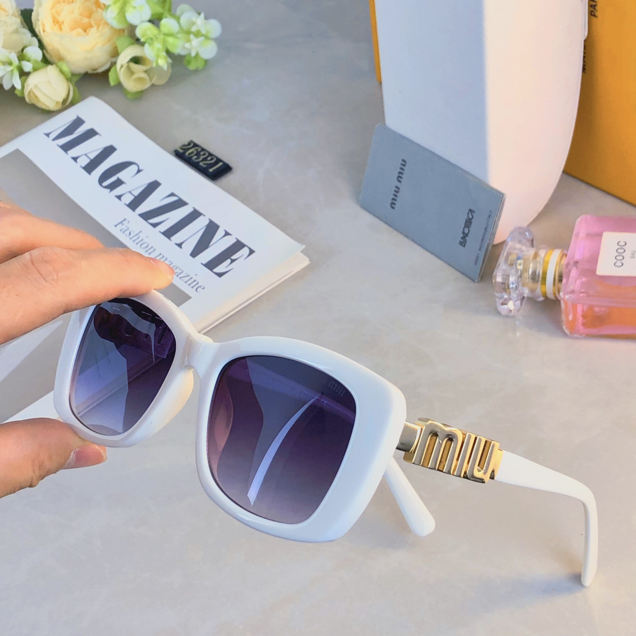 。。miumi*高级感时尚辣妹太阳眼镜女2026新款个性凹造型街拍防晒墨镜