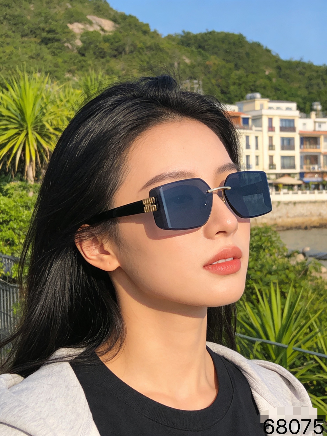 。。miumi*无边大框方形黑色墨镜欧美辣妹风金属高级感小众显瘦太阳眼镜