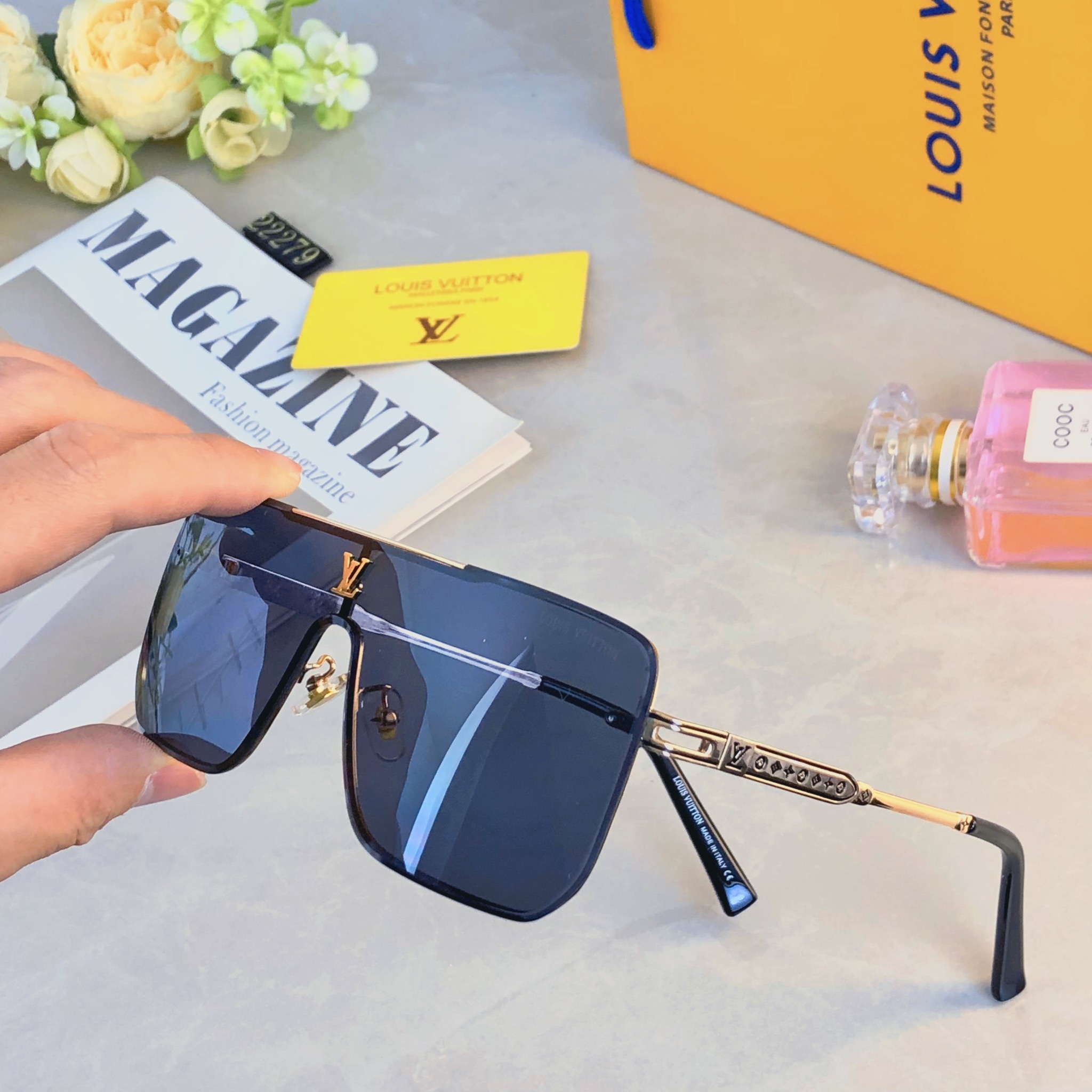 。。Louis vuitto*新款欧美一体片方框太阳镜 时尚无框墨镜 百搭遮阳