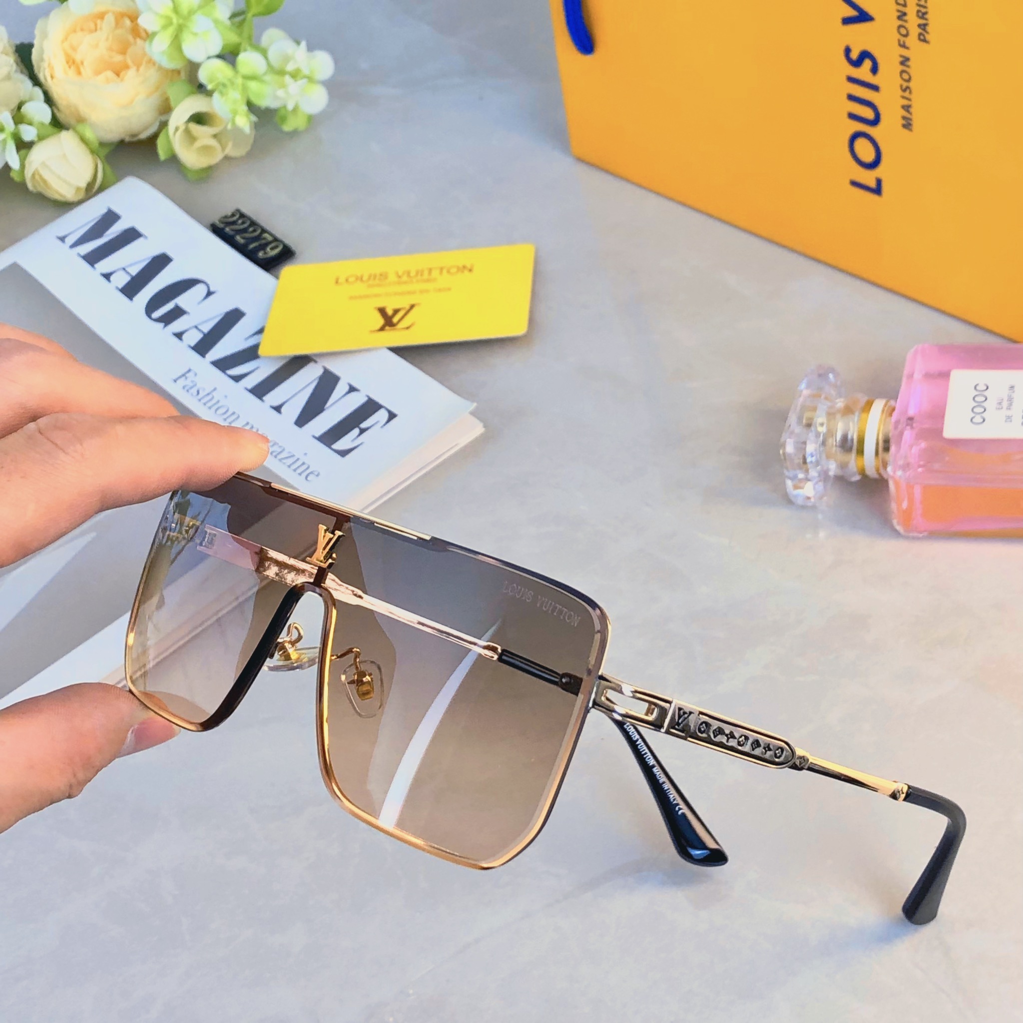 。。Louis vuitto*新款欧美一体片方框太阳镜 时尚无框墨镜 百搭遮阳