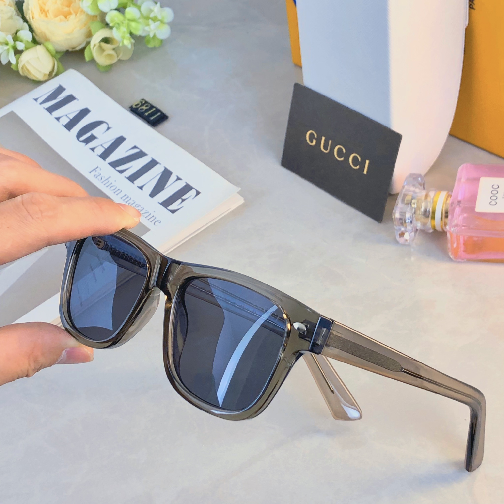 。。Gucc*新款时尚百搭个性潮流街拍太阳眼镜 ins经典复古米钉方形防晒墨镜