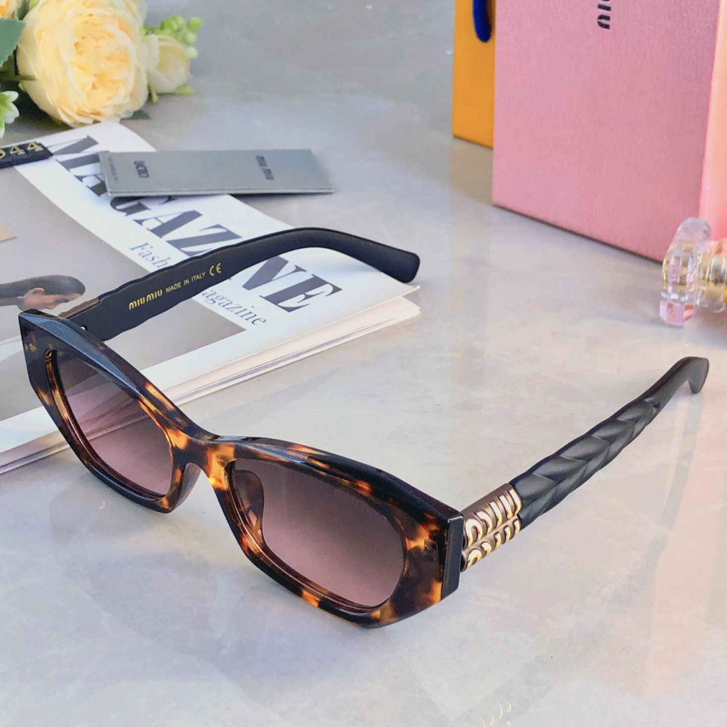 。。miumi*网红2026新款高级感方形墨镜女遮阳猫眼时尚素颜潮显脸小太阳镜