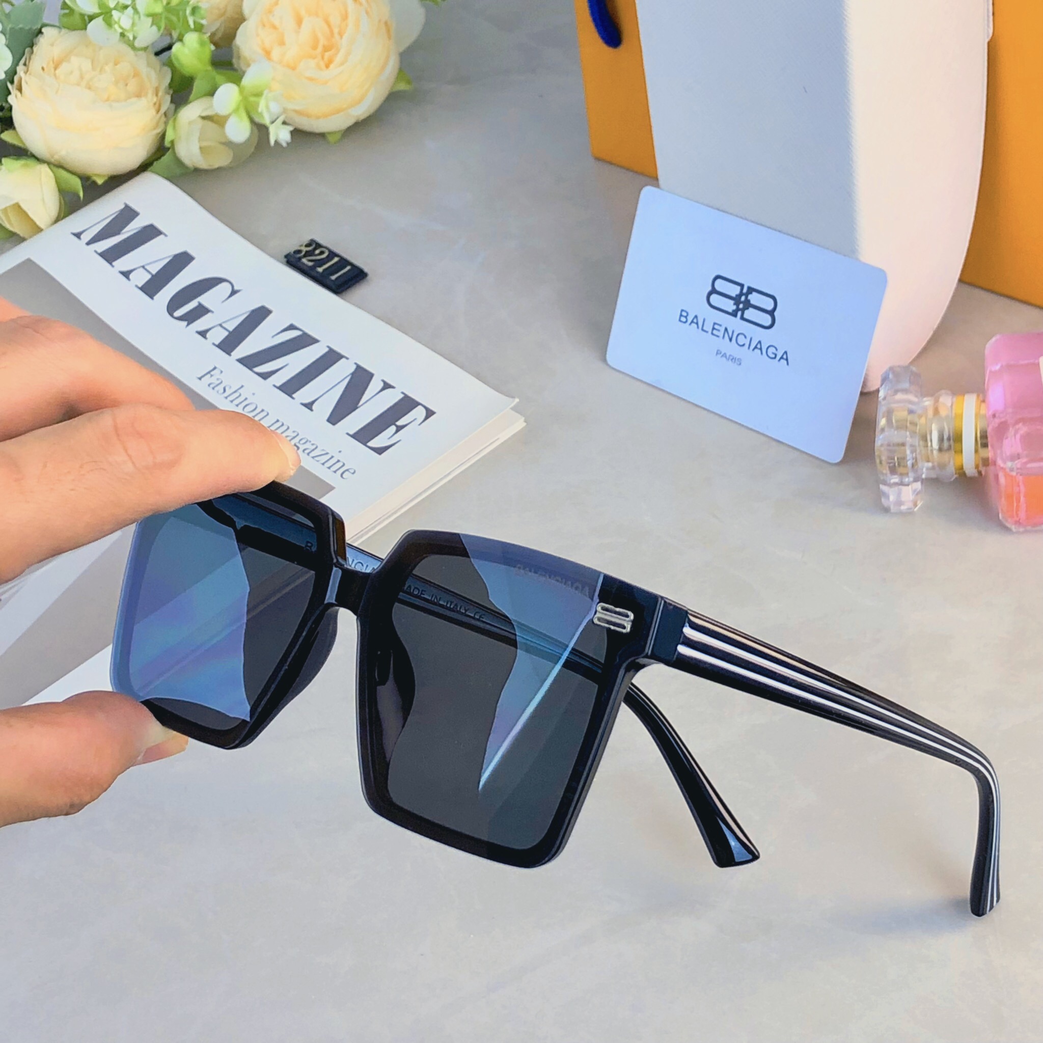 。。Balenciag*韩版连体镜片黑超墨镜街拍防紫外线太阳镜女士方形时尚眼镜