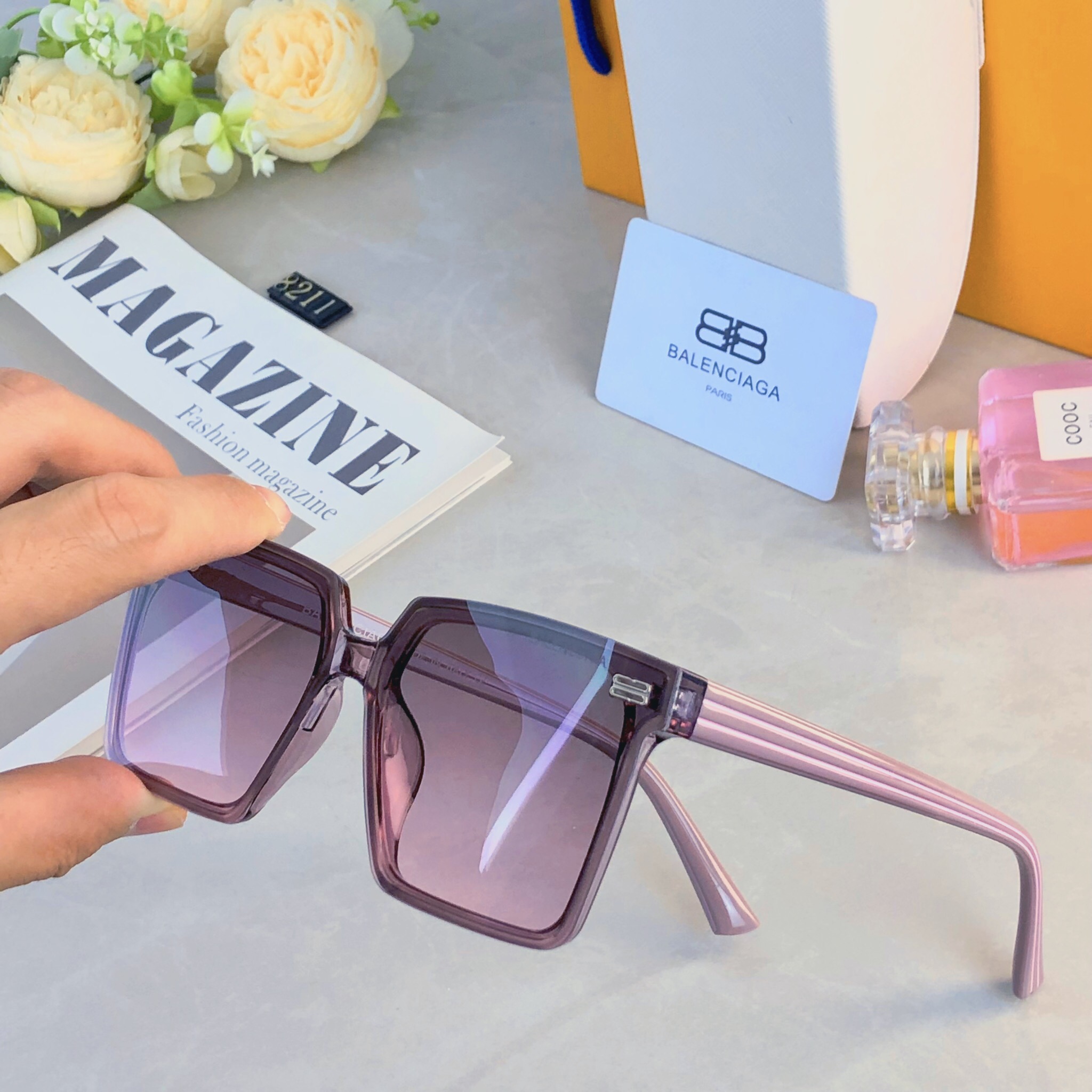 。。Balenciag*韩版连体镜片黑超墨镜街拍防紫外线太阳镜女士方形时尚眼镜