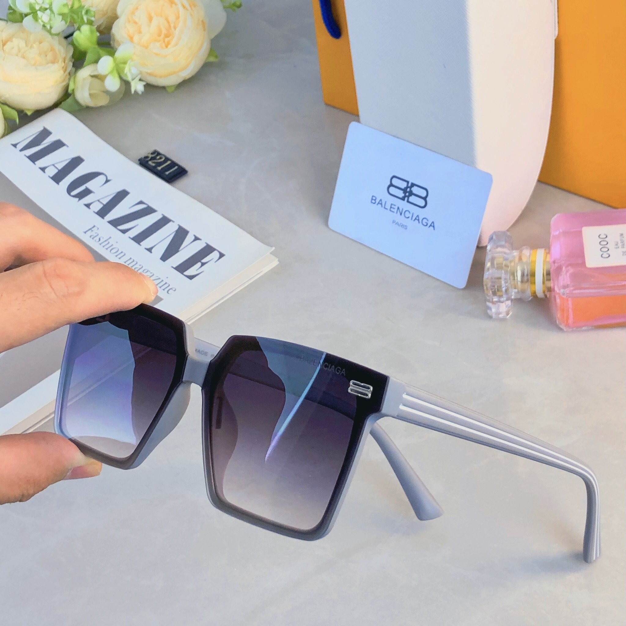 。。Balenciag*韩版连体镜片黑超墨镜街拍防紫外线太阳镜女士方形时尚眼镜