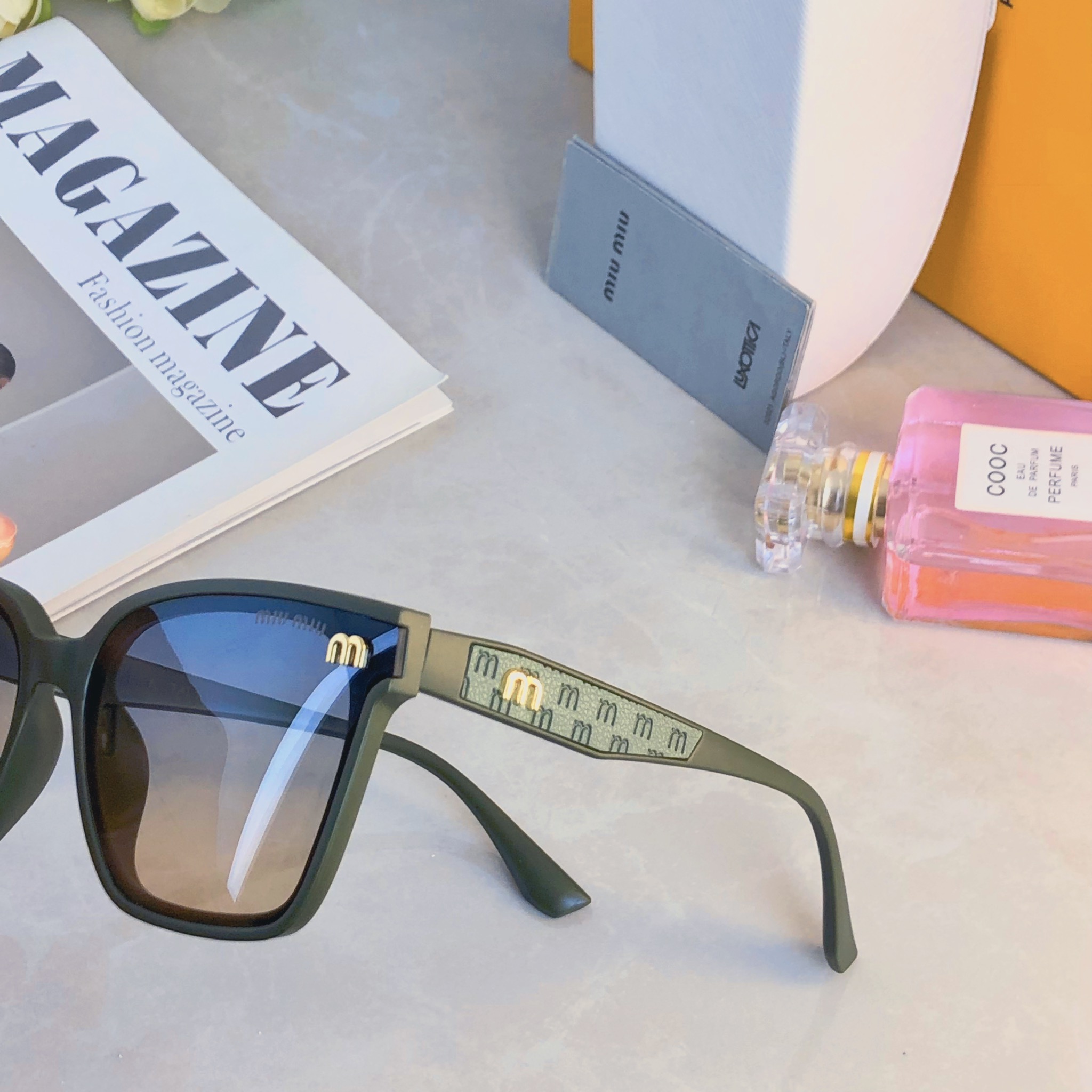 。。miumi*新款方框太阳镜时尚潮流ins墨镜女开车防紫外线网红