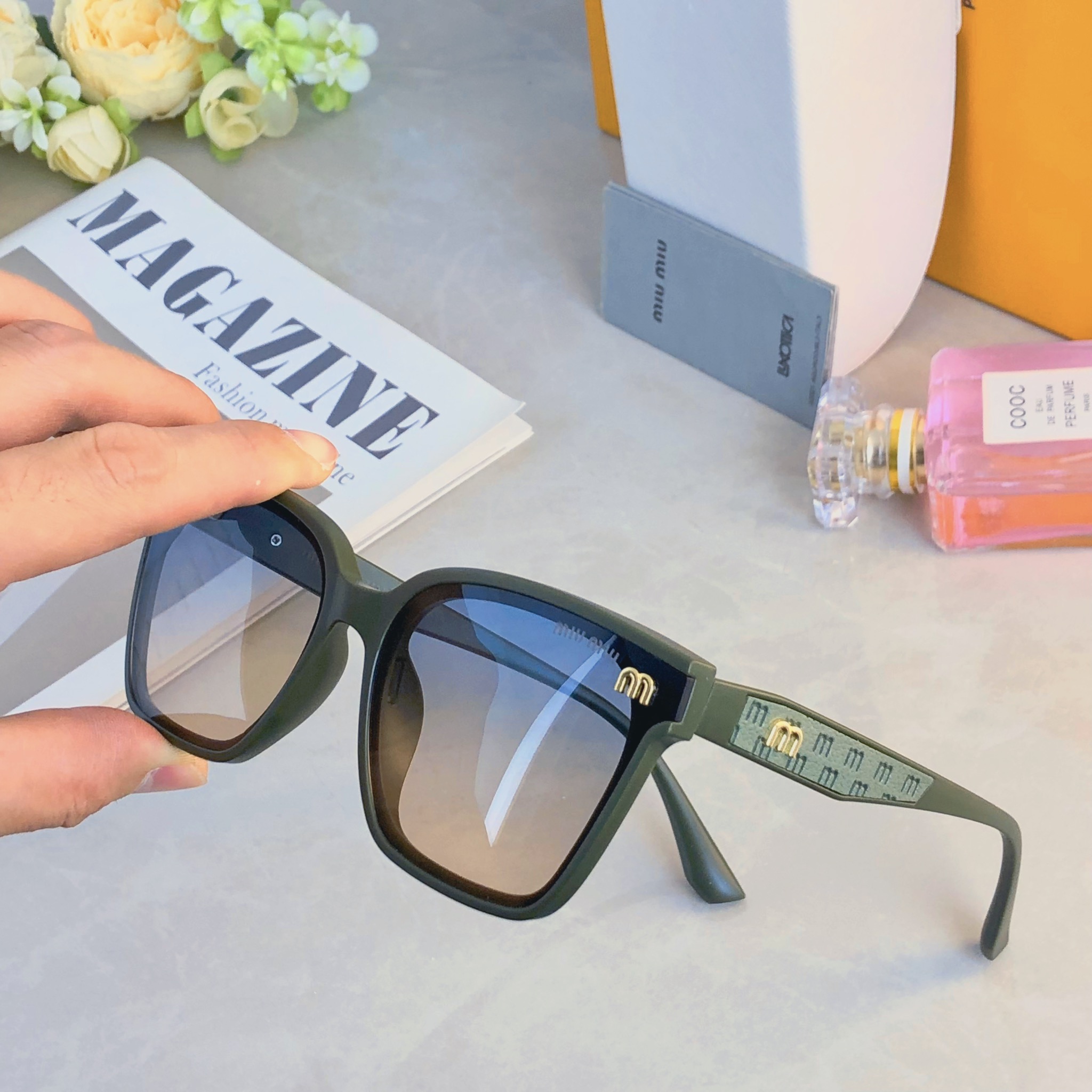 。。miumi*新款方框太阳镜时尚潮流ins墨镜女开车防紫外线网红