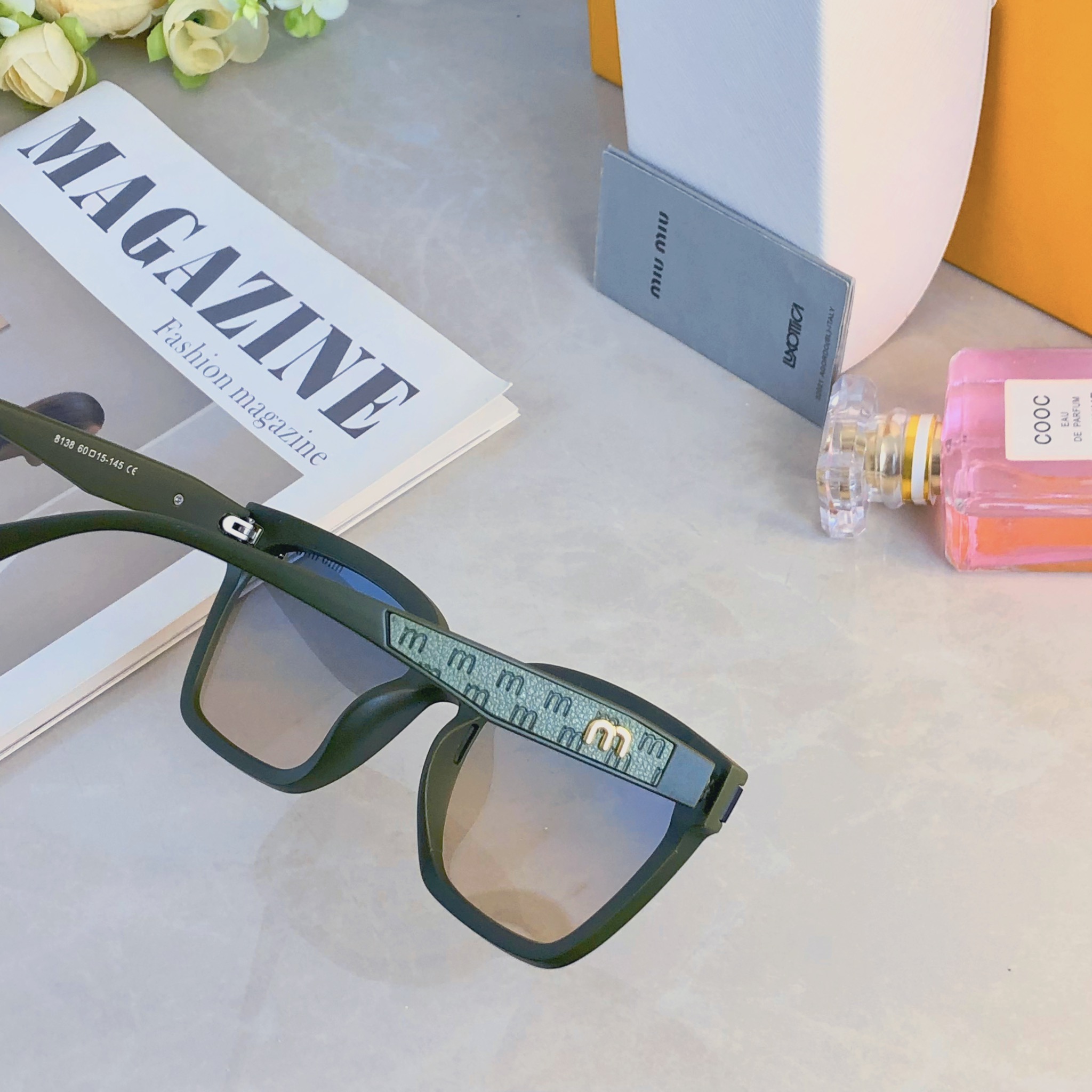 。。miumi*新款方框太阳镜时尚潮流ins墨镜女开车防紫外线网红