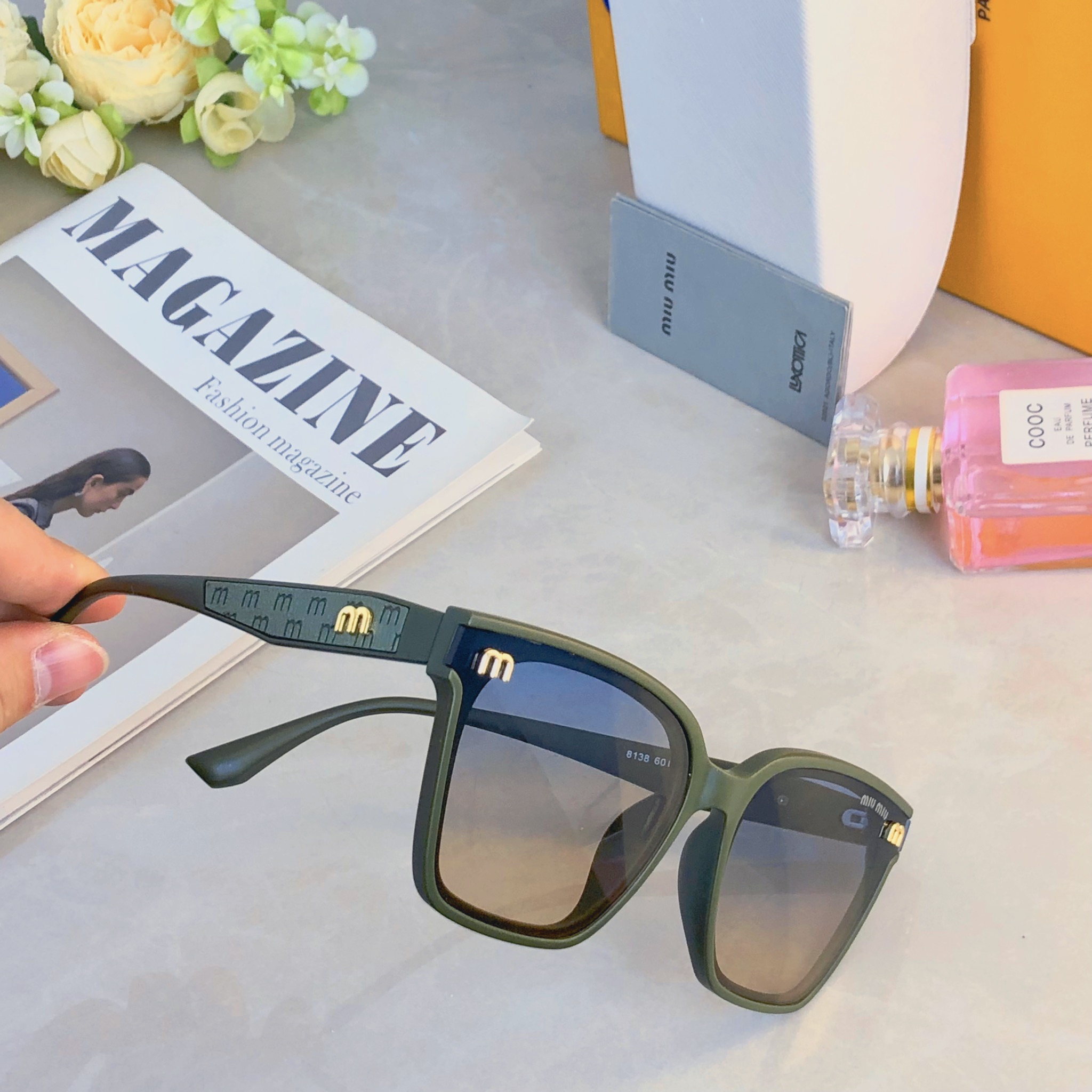 。。miumi*新款方框太阳镜时尚潮流ins墨镜女开车防紫外线网红
