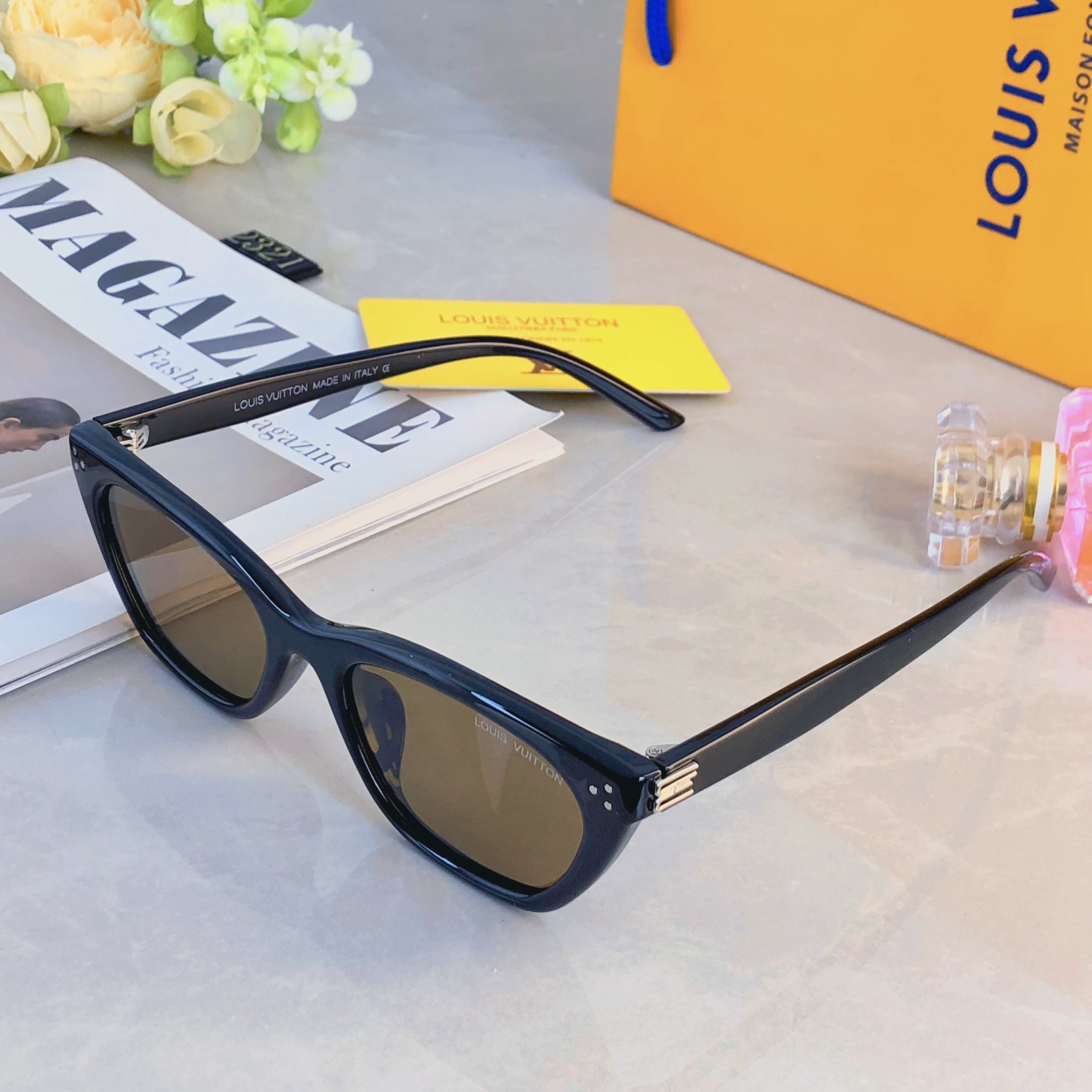 。。Louis vuitto*美式猫眼小框墨镜女2026新款高级感防紫外线窄框太阳眼镜