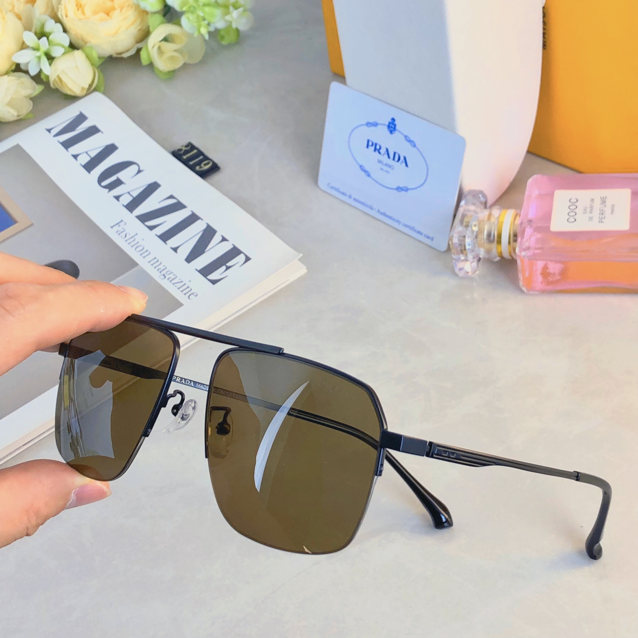 。。Prad*2026新款金属半框墨镜男女百搭高级感大脸显瘦开车防紫外线太阳镜