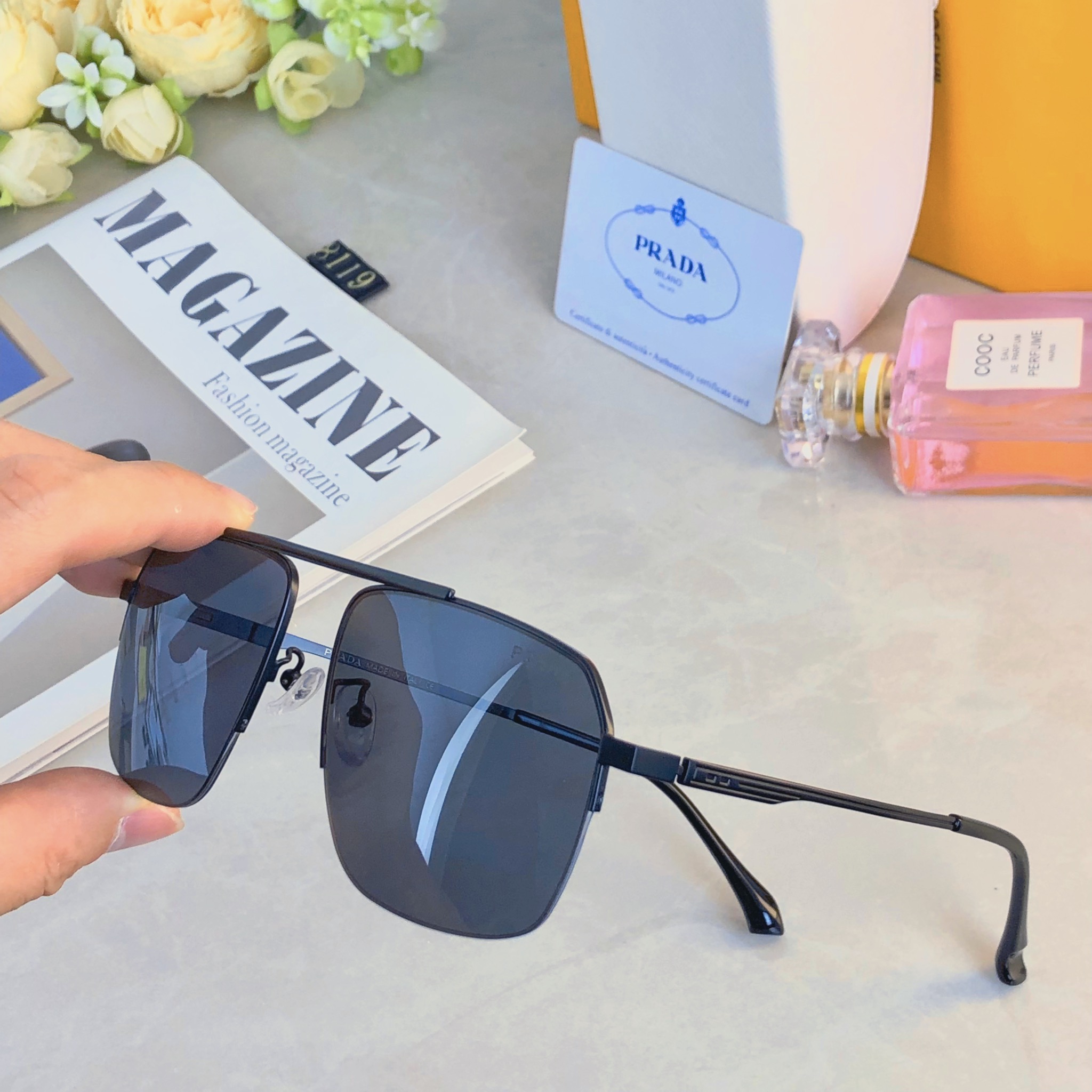 。。Prad*2026新款金属半框墨镜男女百搭高级感大脸显瘦开车防紫外线太阳镜