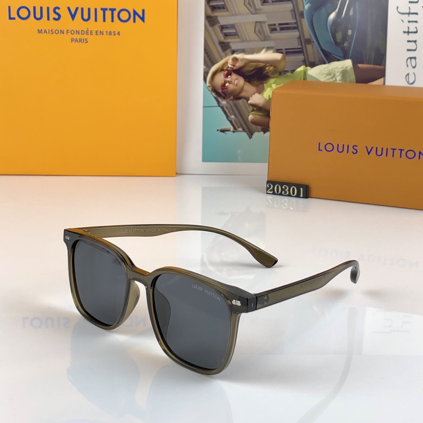 。。Louis vuitto*新款2026偏光镜女超轻TR太阳眼镜小框脸方形米钉街拍网红时尚墨镜