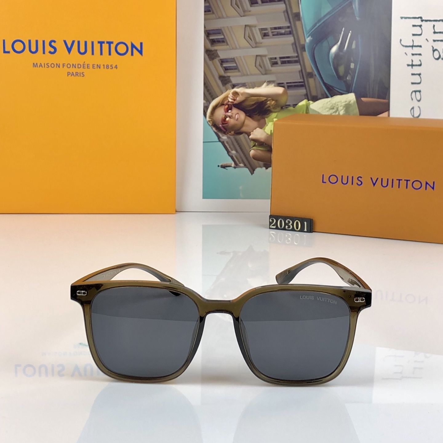 。。Louis vuitto*新款2026偏光镜女超轻TR太阳眼镜小框脸方形米钉街拍网红时尚墨镜