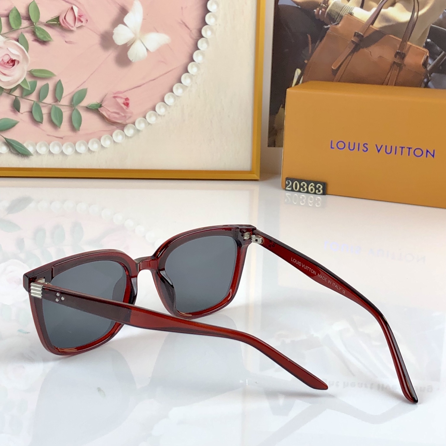 。。Louis vuitto*复古红色方形小脸适合太阳眼镜网红女高级感ins圆脸韩版墨镜防晒
