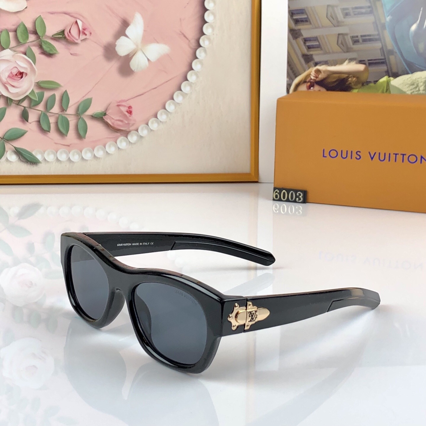 。。Louis vuitto*新款墨镜感镜腿简约方框太阳镜旅拍 防紫外线眼镜